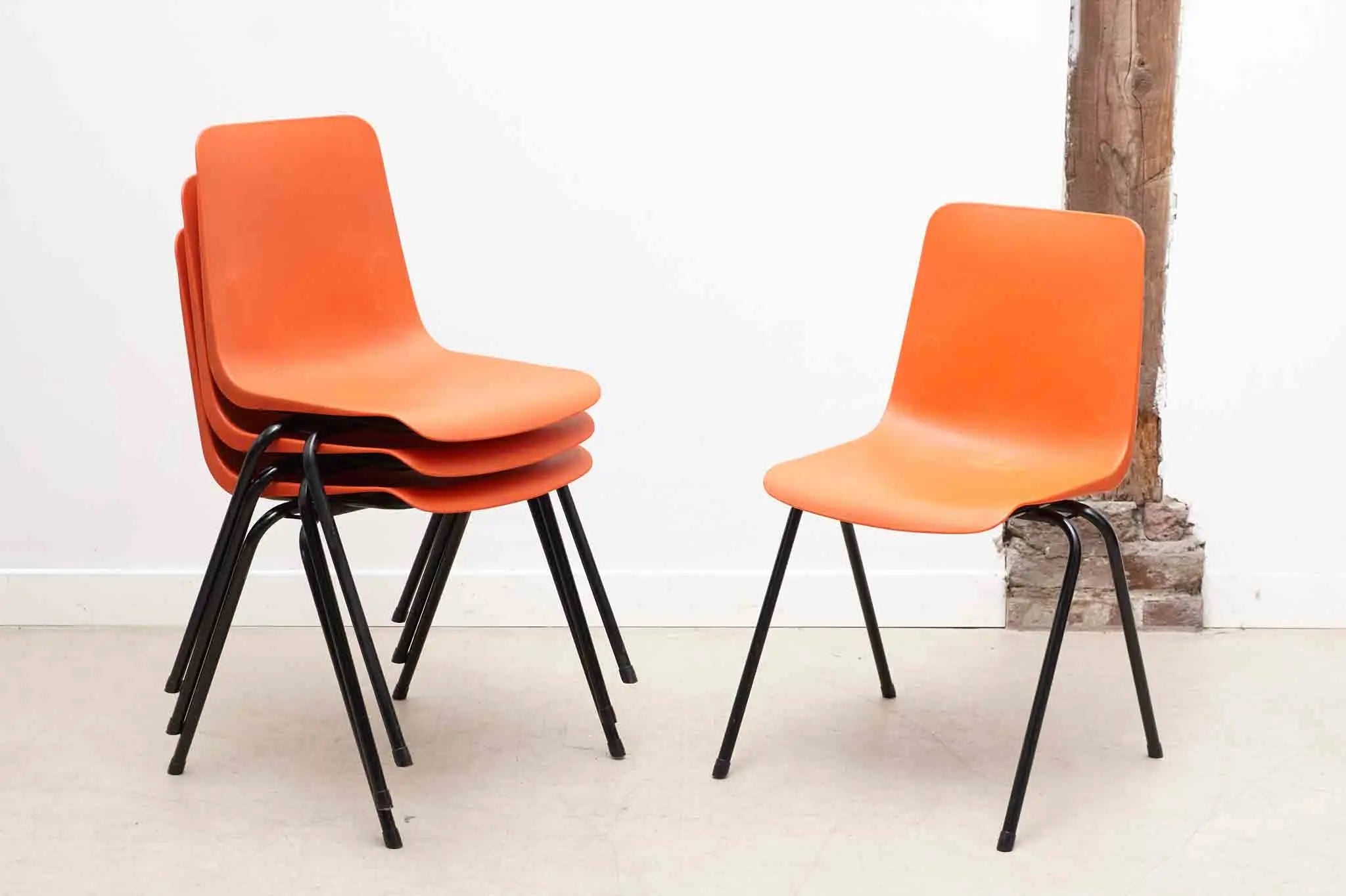 Chaise en plastique rouge Cartel de Belleville