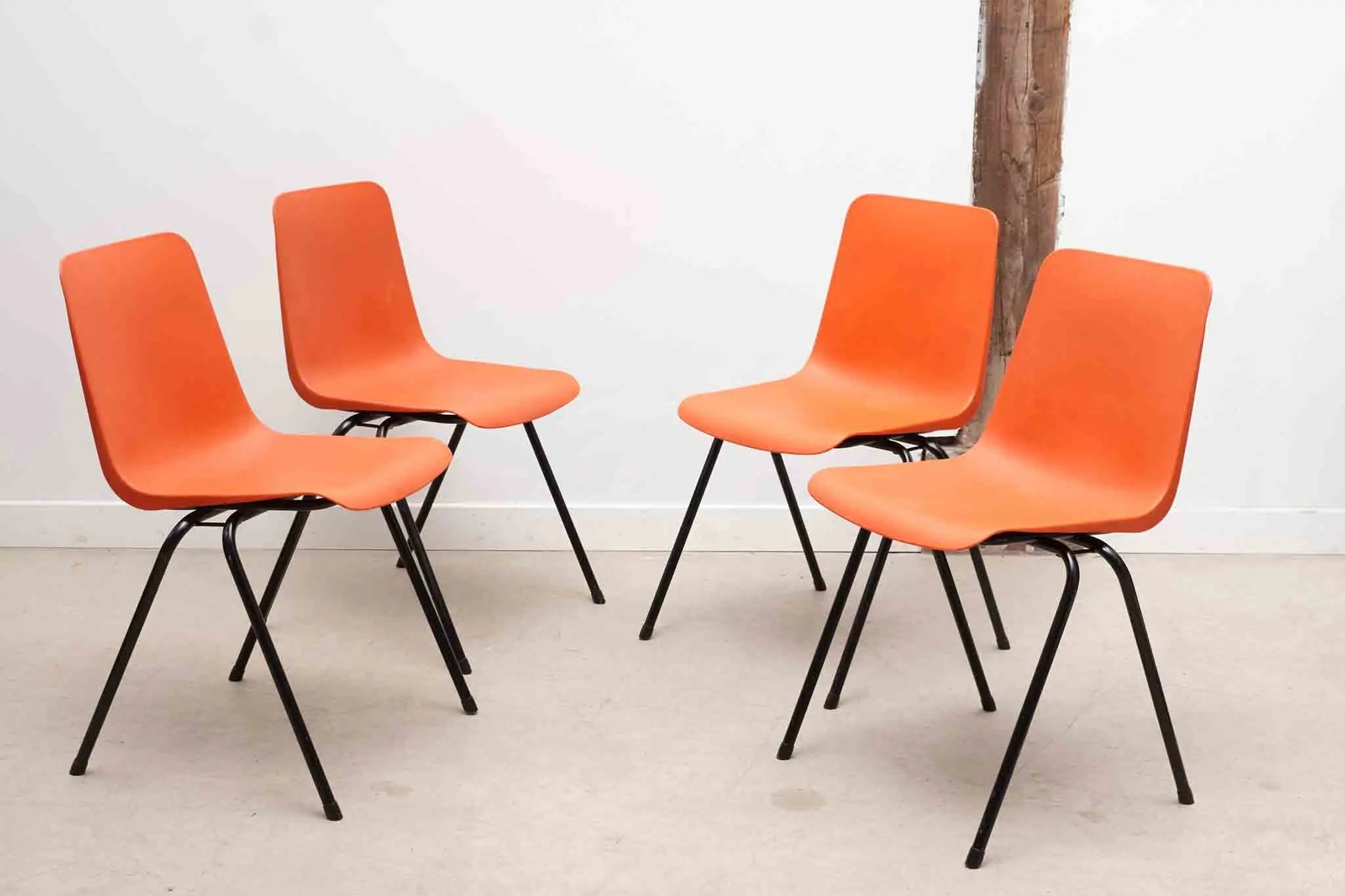 Chaise en plastique rouge Cartel de Belleville