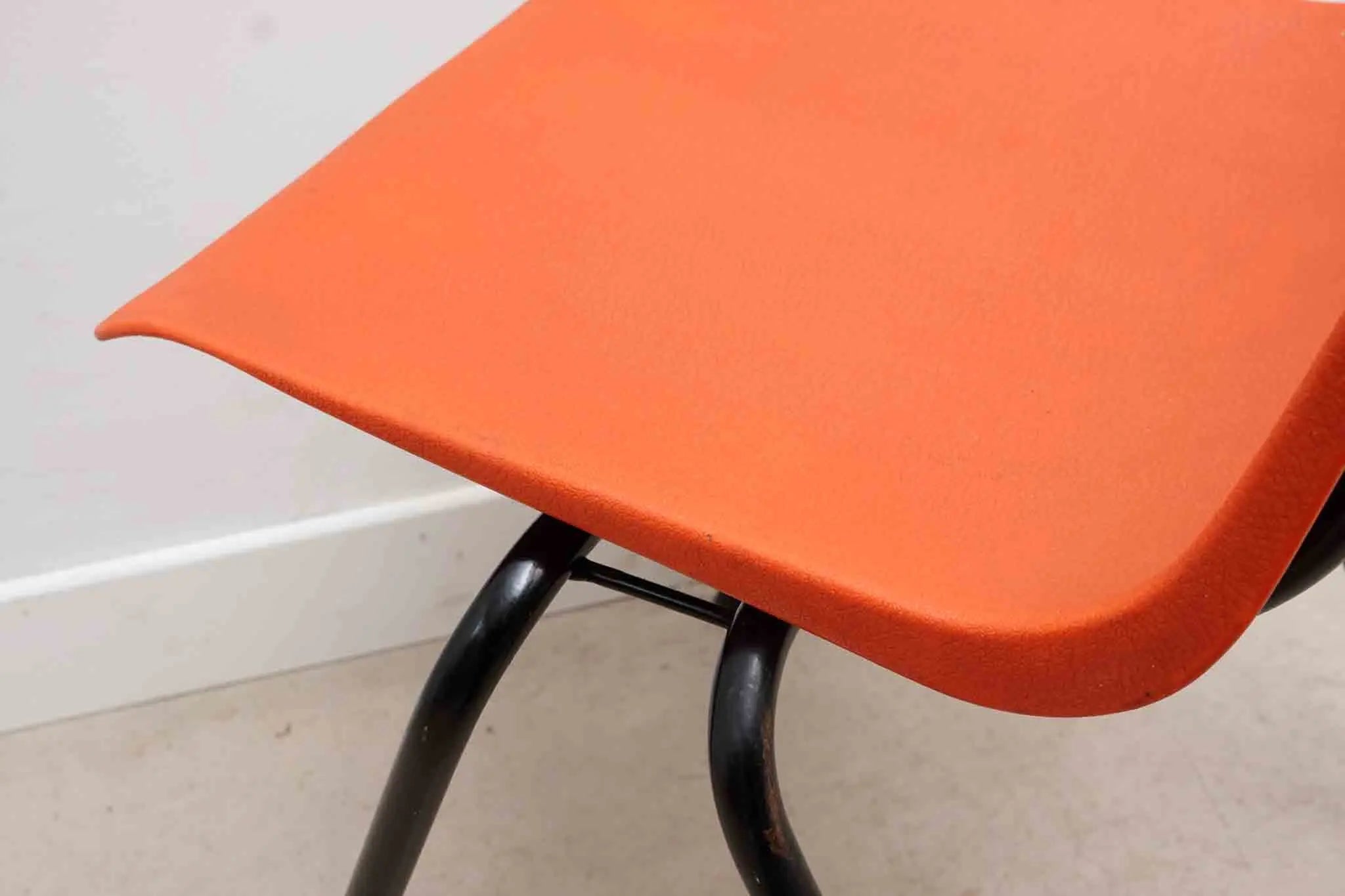 Chaise en plastique rouge Cartel de Belleville