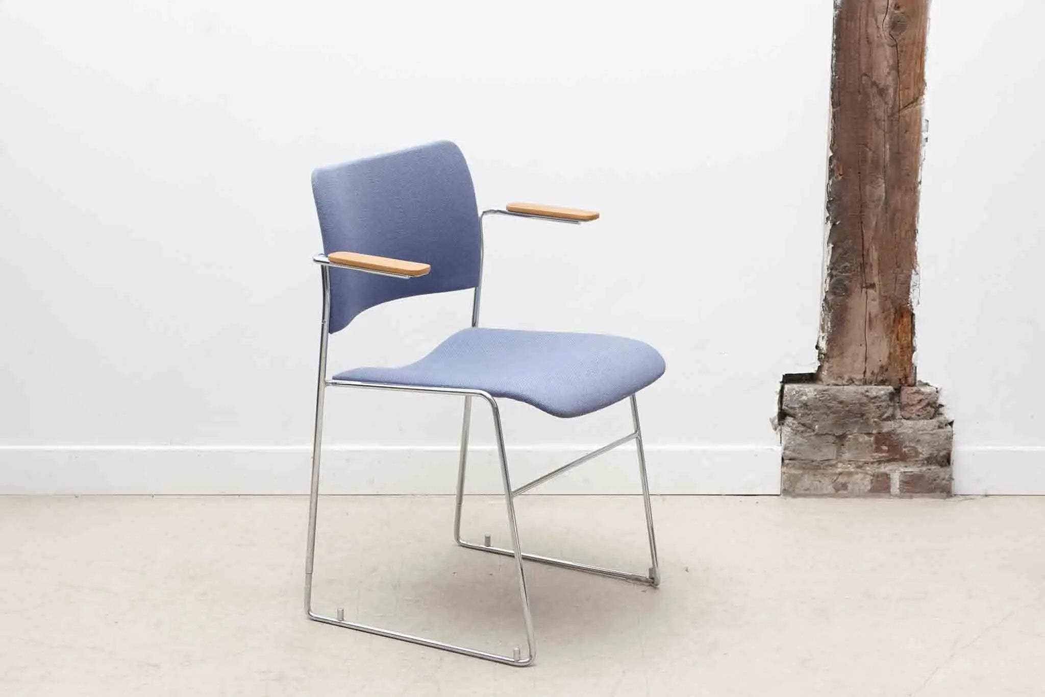 Chaise Howe 4/40 bleue par David Rowland Cartel de Belleville