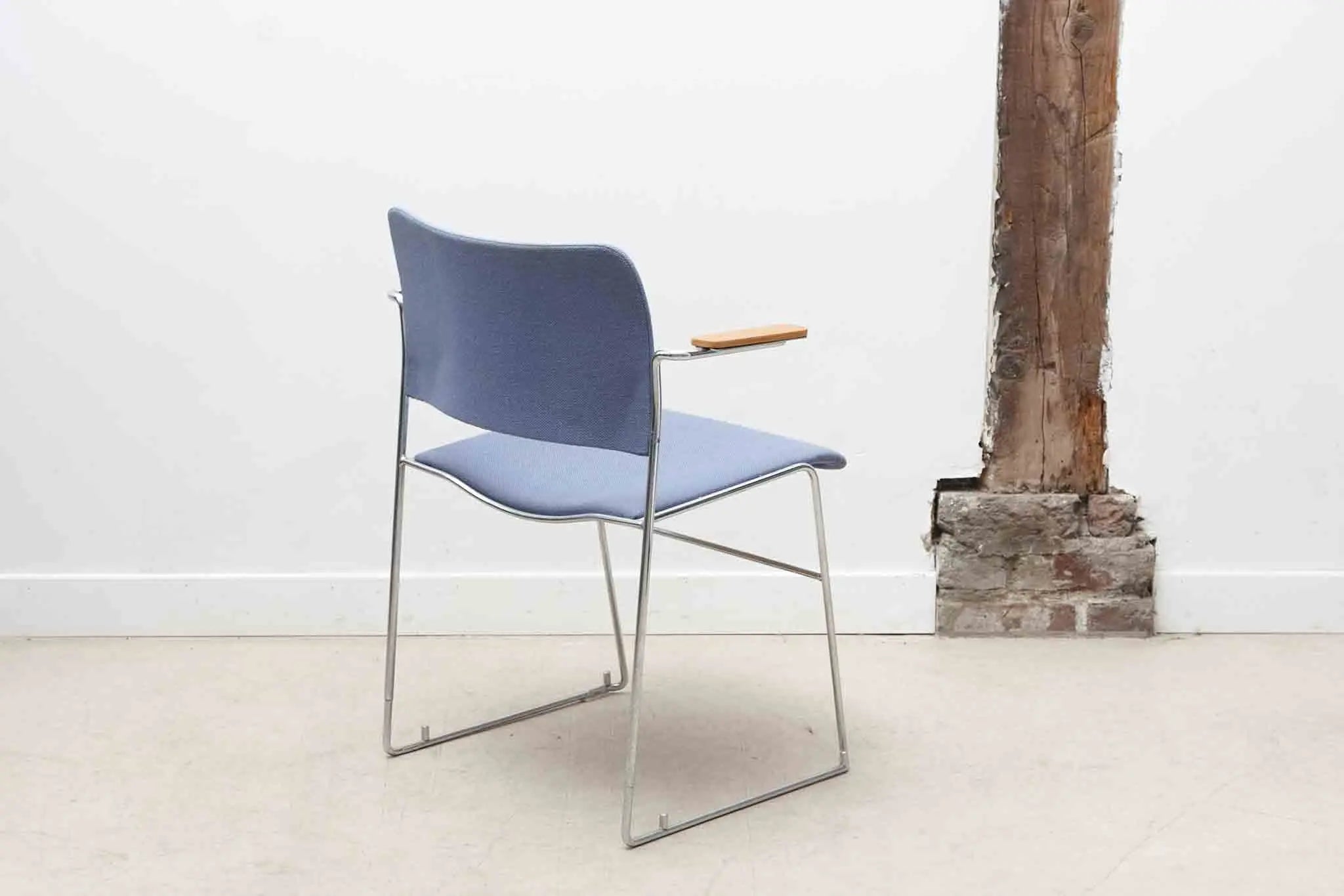 Chaise Howe 4/40 bleue par David Rowland Cartel de Belleville