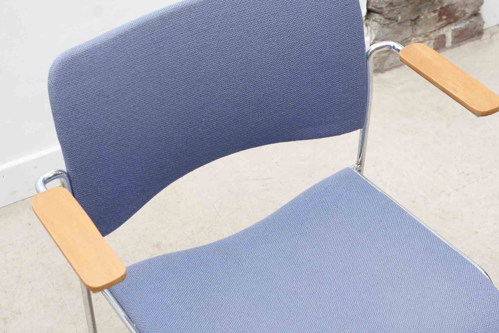Chaise Howe 4/40 bleue par David Rowland Cartel de Belleville