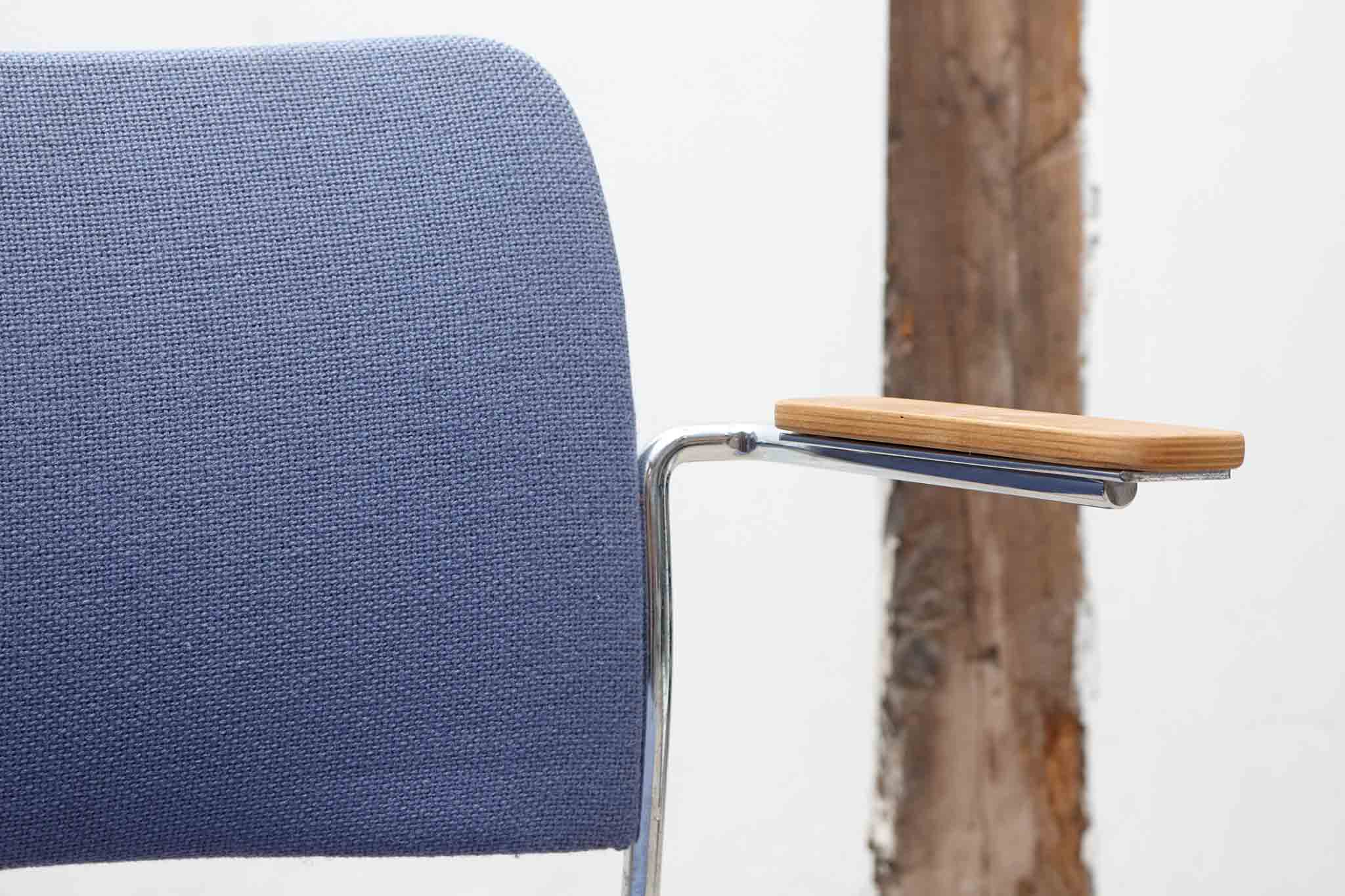 Chaise Howe 4/40 bleue par David Rowland Cartel de Belleville