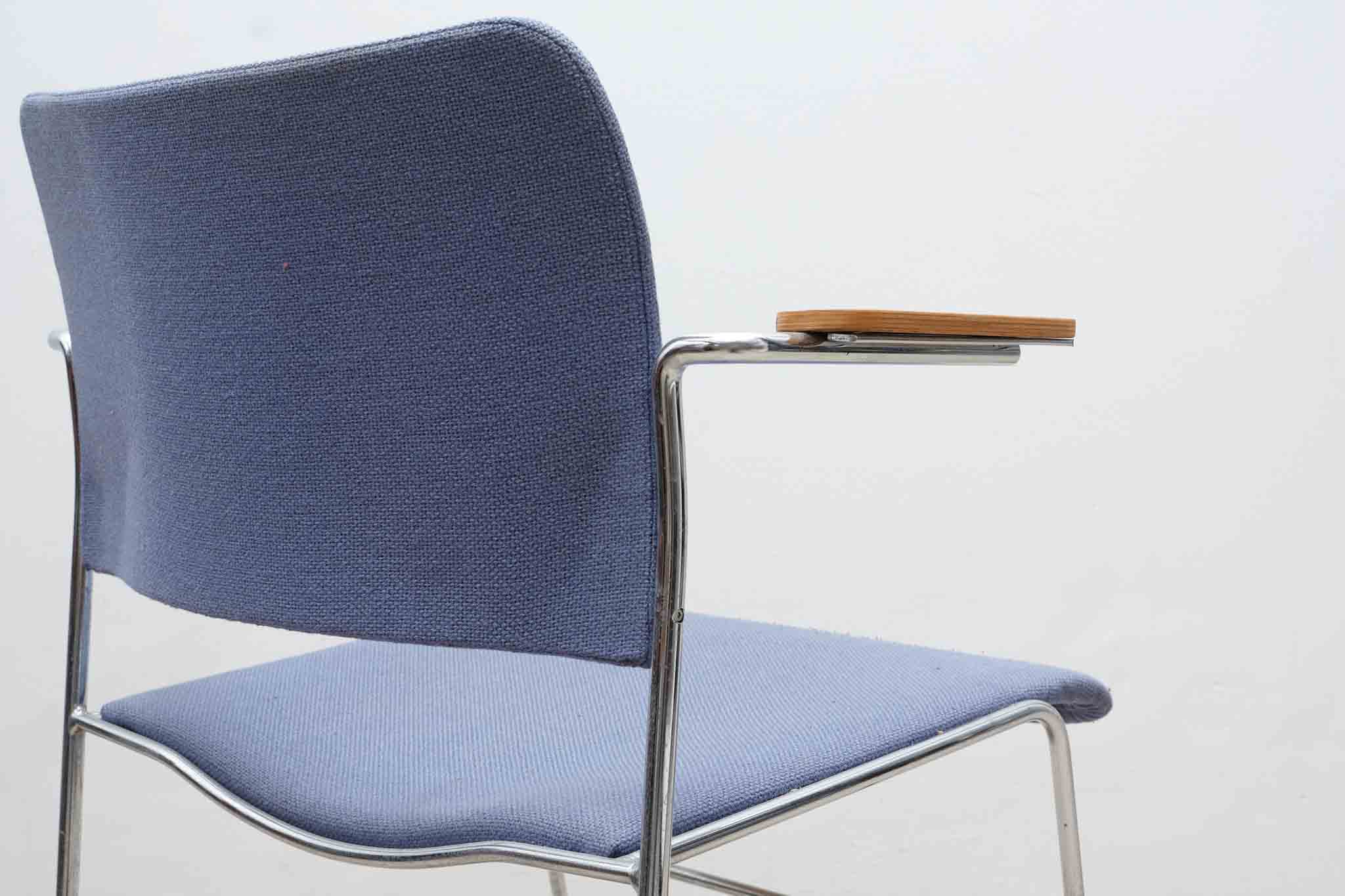 Chaise Howe 4/40 bleue par David Rowland Cartel de Belleville