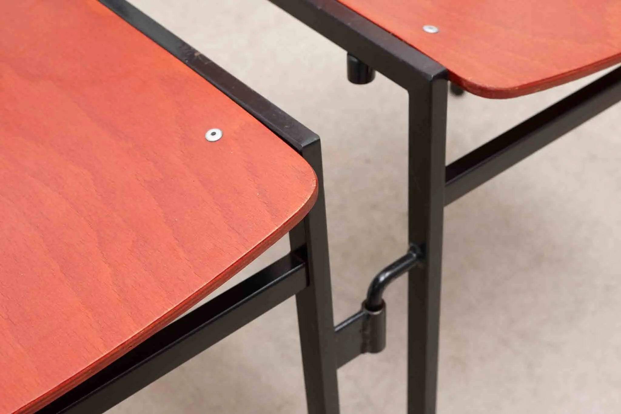 Chaises Gijs van der Sluis rouge et noir Cartel de Belleville