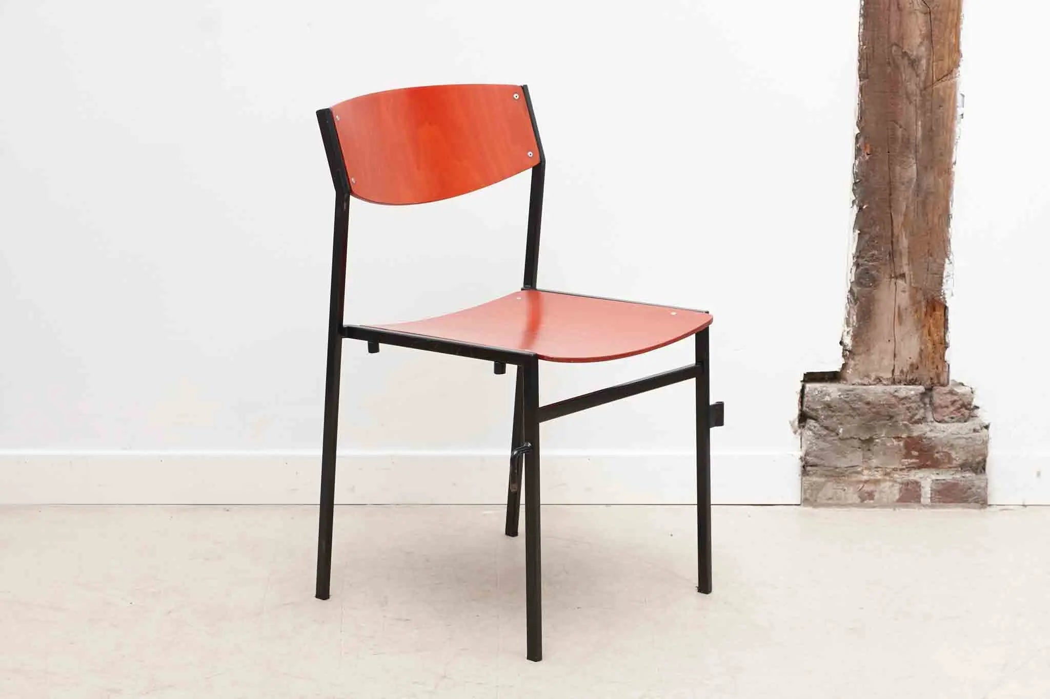 Chaises Gijs van der Sluis rouge et noir Cartel de Belleville