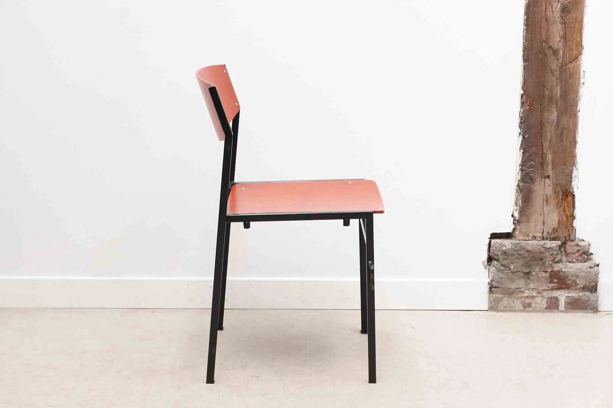 Chaises Gijs van der Sluis rouge et noir Cartel de Belleville