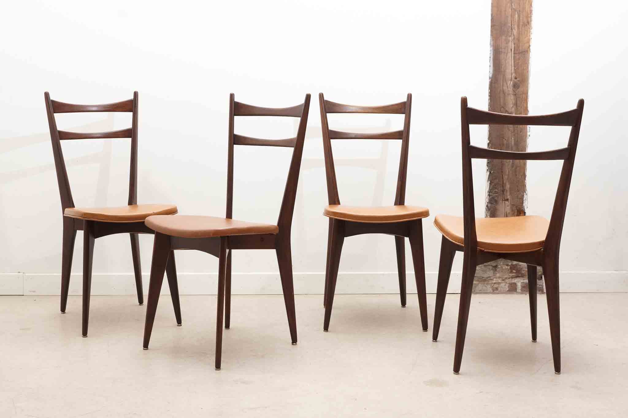 Chaise bistrot en skaï fauve et chêne foncé Cartel de Belleville