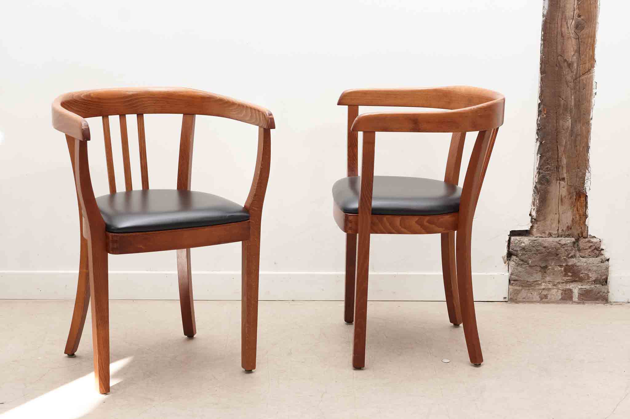 Chaise Stoelcker simili cuir noir et chêne