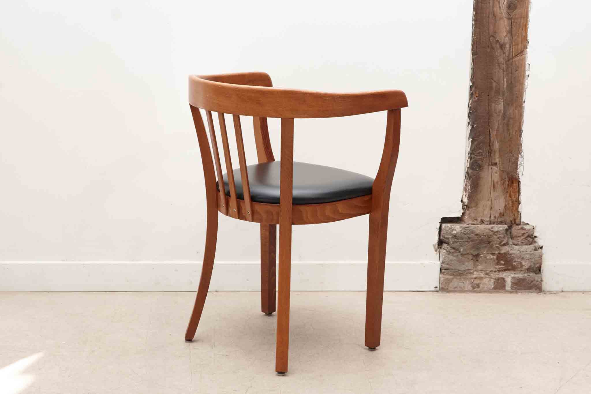 Chaise Stoelcker simili cuir noir et chêne Cartel de Belleville