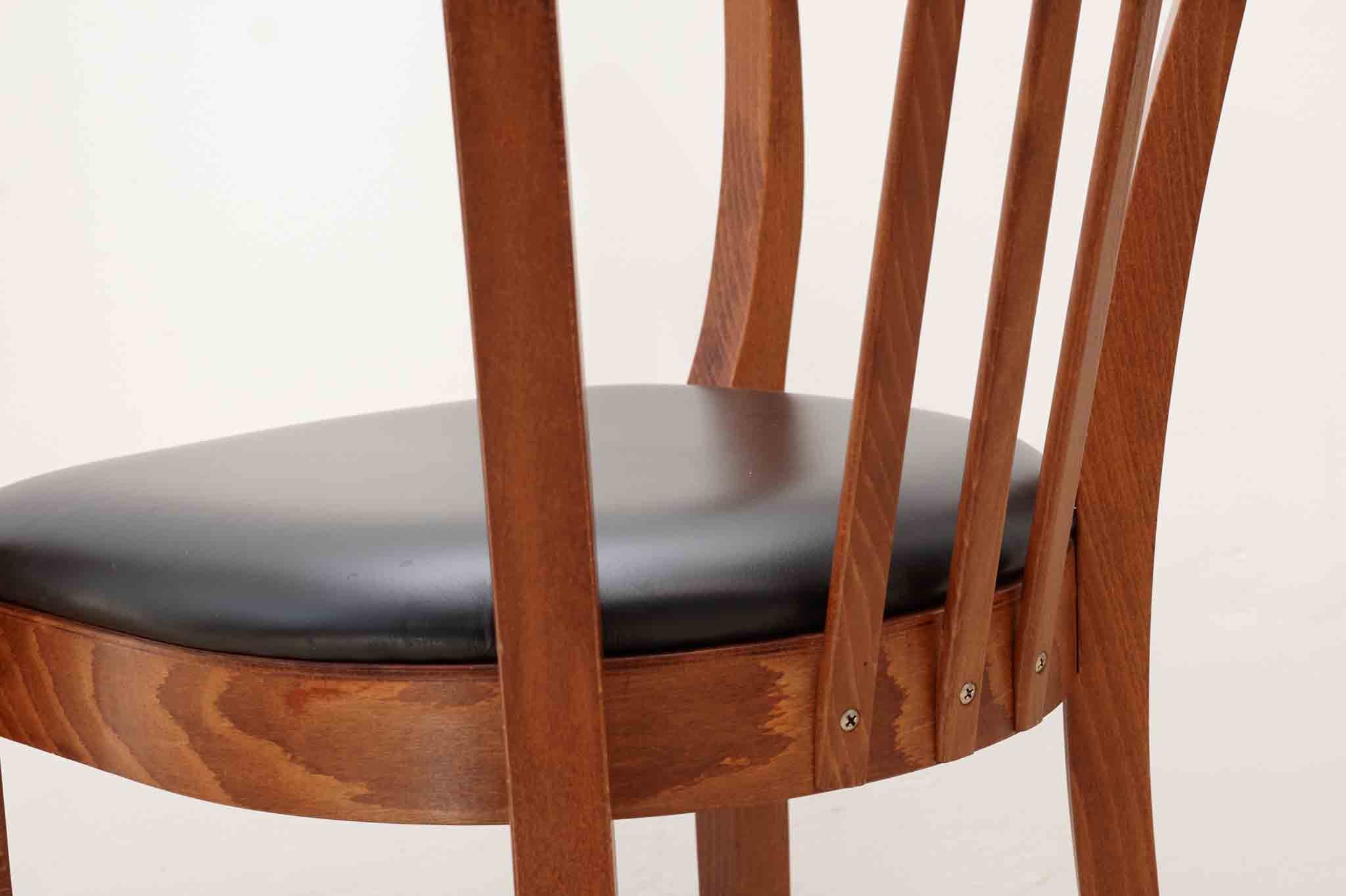 Chaise Stoelcker simili cuir noir et chêne Cartel de Belleville