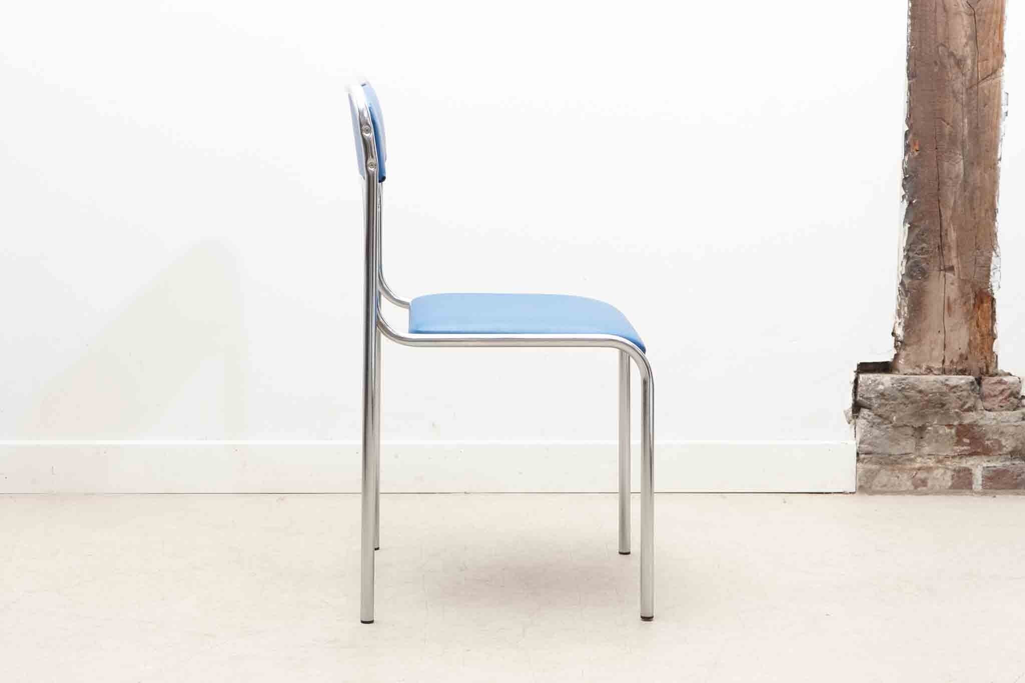 Chaise en skaî et pieds chrome Cartel de Belleville