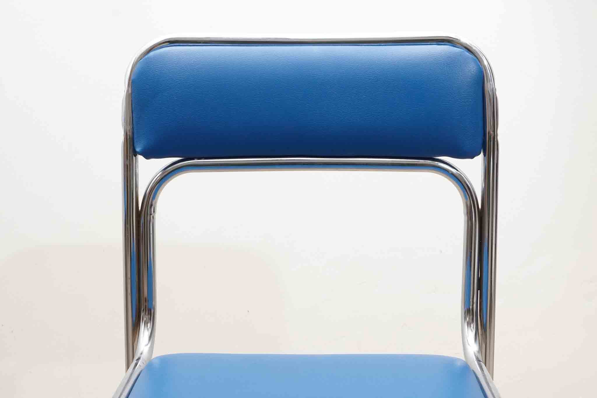 Chaise en skaî et pieds chrome Cartel de Belleville