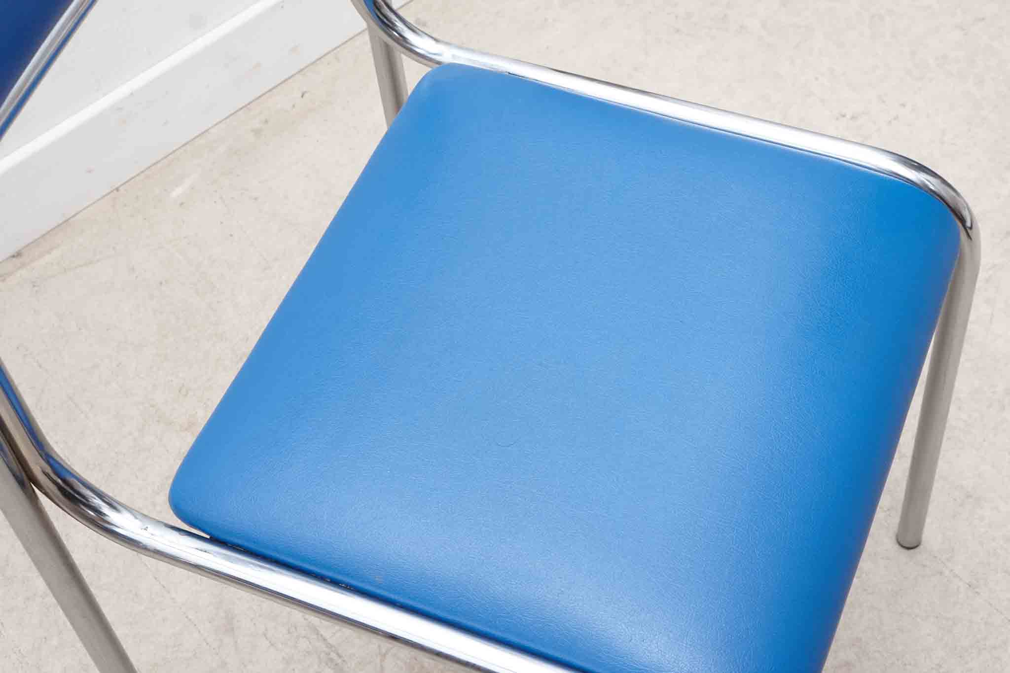Chaise en skaî et pieds chrome Cartel de Belleville