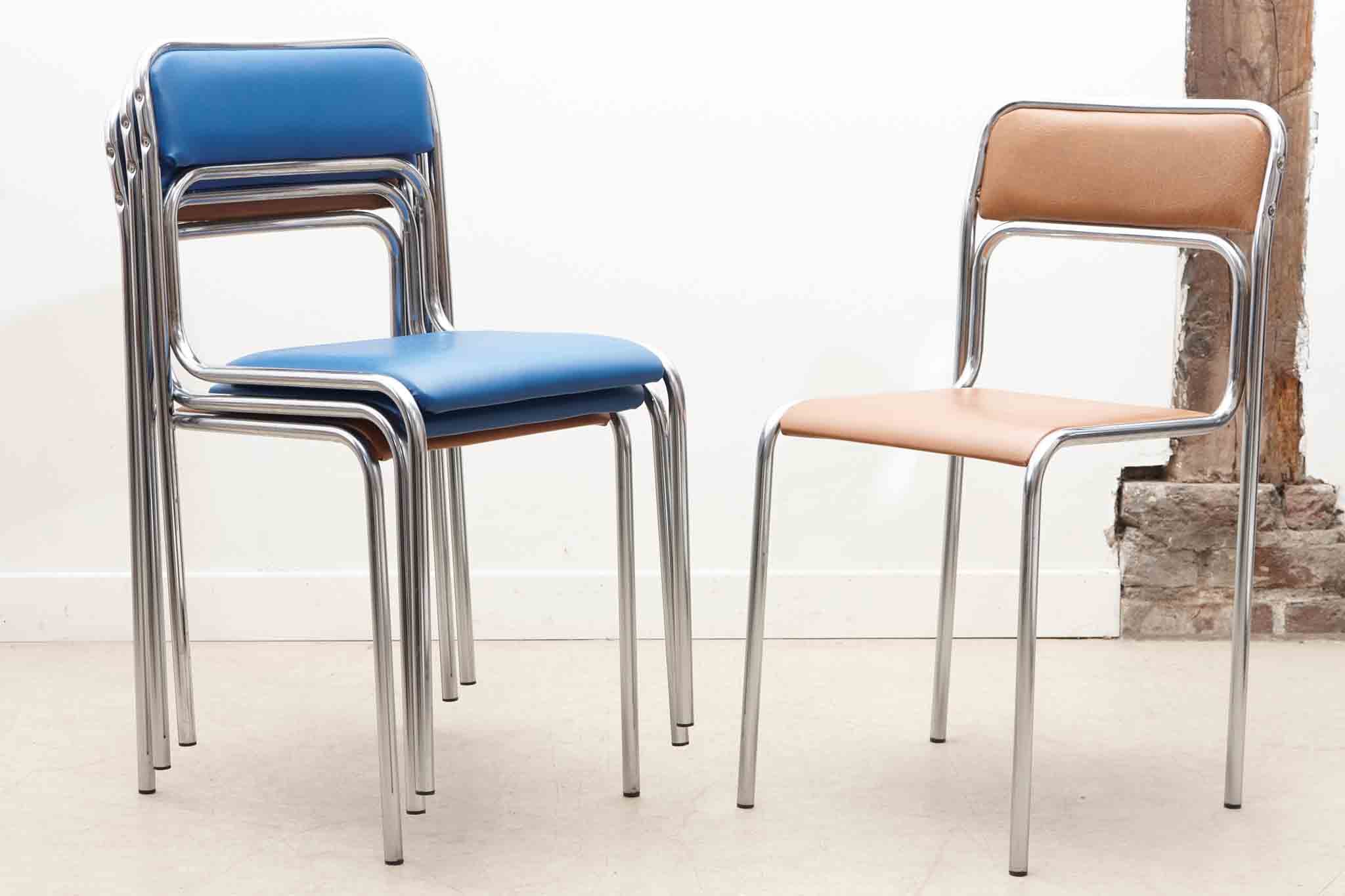 Chaise en skaî et pieds chrome