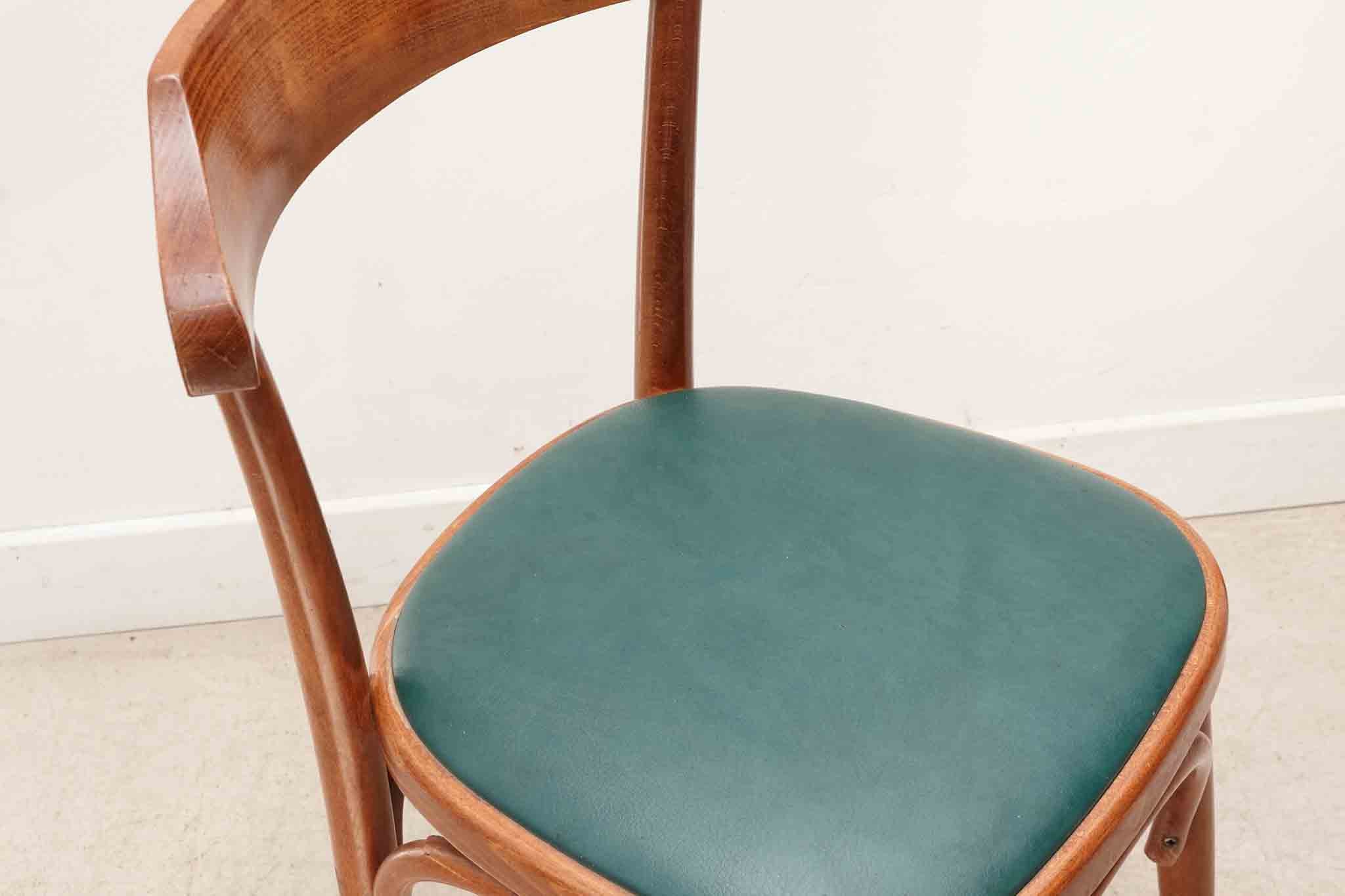 Chaise bistrot style Thonet rembourrée chêne et vert Cartel de Belleville