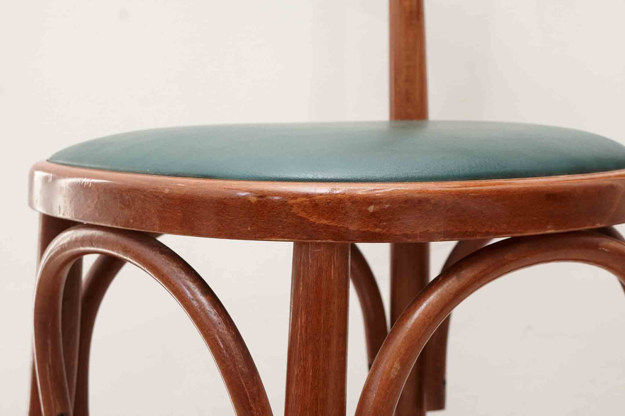 Chaise bistrot style Thonet rembourrée chêne et vert Cartel de Belleville