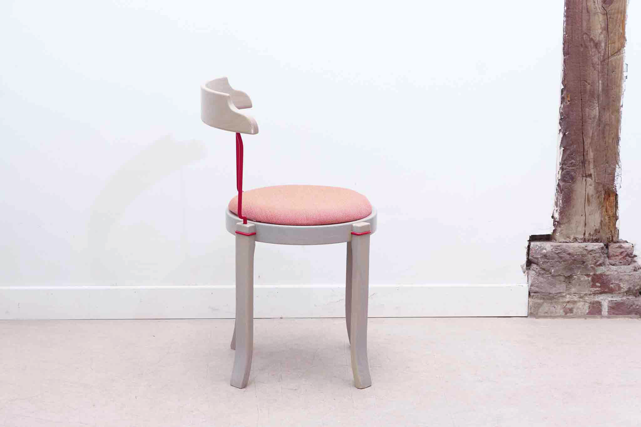 Chaise style Bruno Rey Horn tapissée Cartel de Belleville