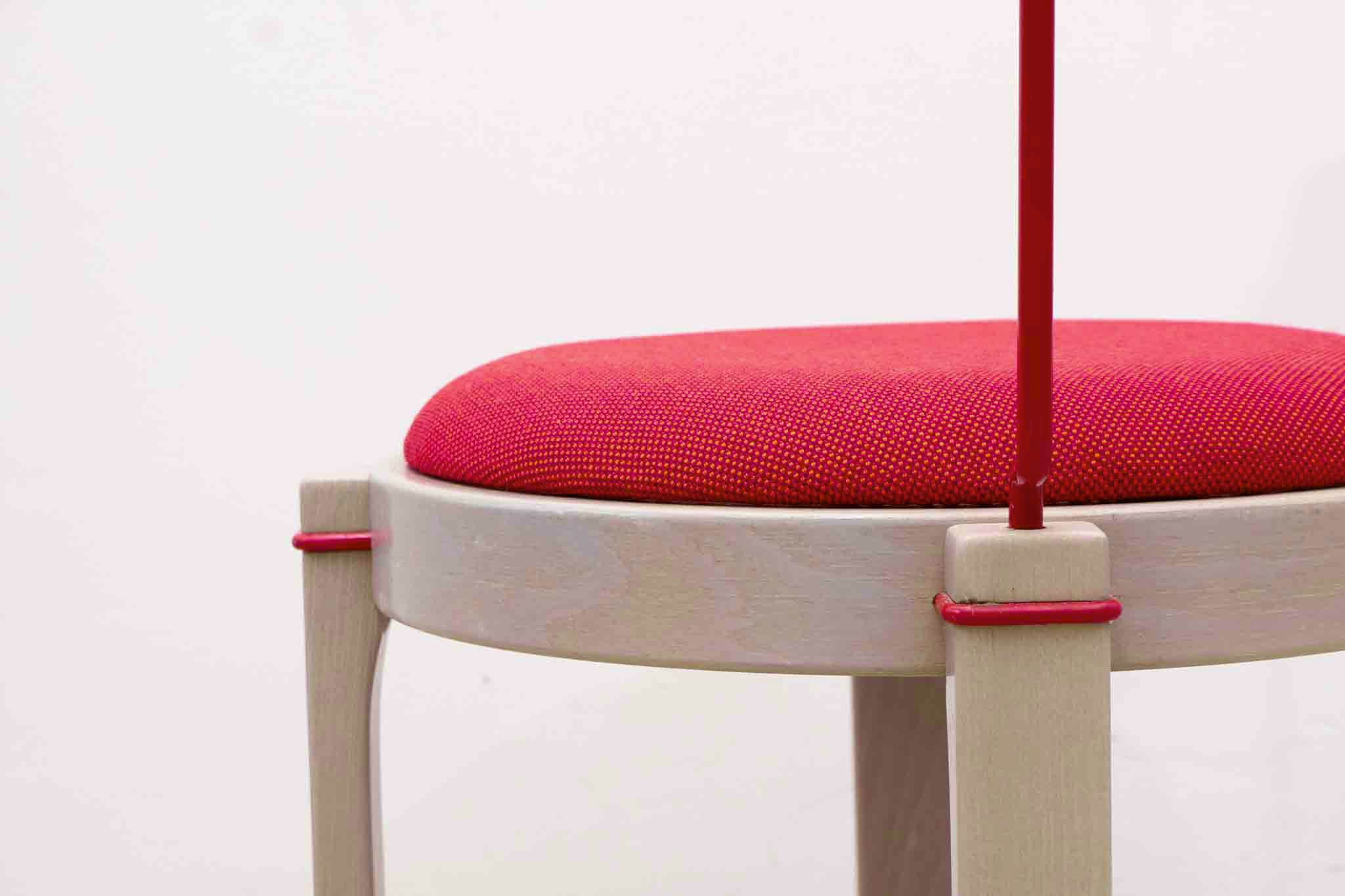 Chaise style Bruno Rey Horn tapissée Cartel de Belleville