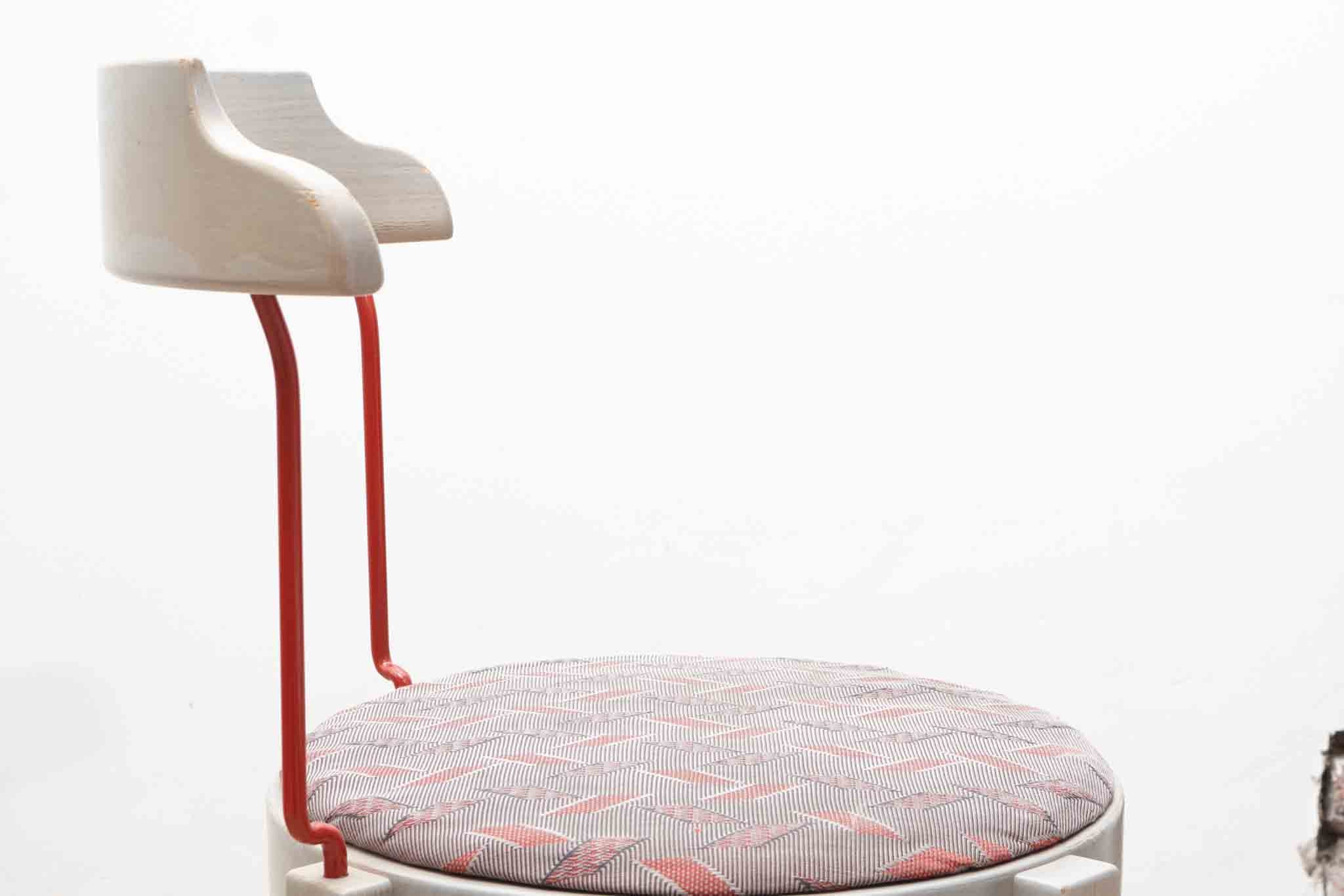 Chaise style Bruno Rey Horn tapissée Cartel de Belleville