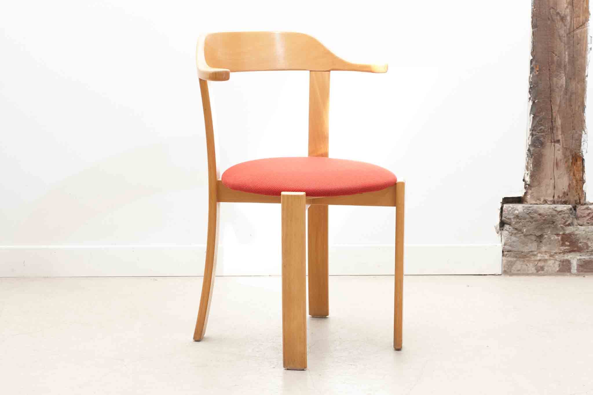 Chaise style Bruno Rey Horn tapissée rouge et hêtre