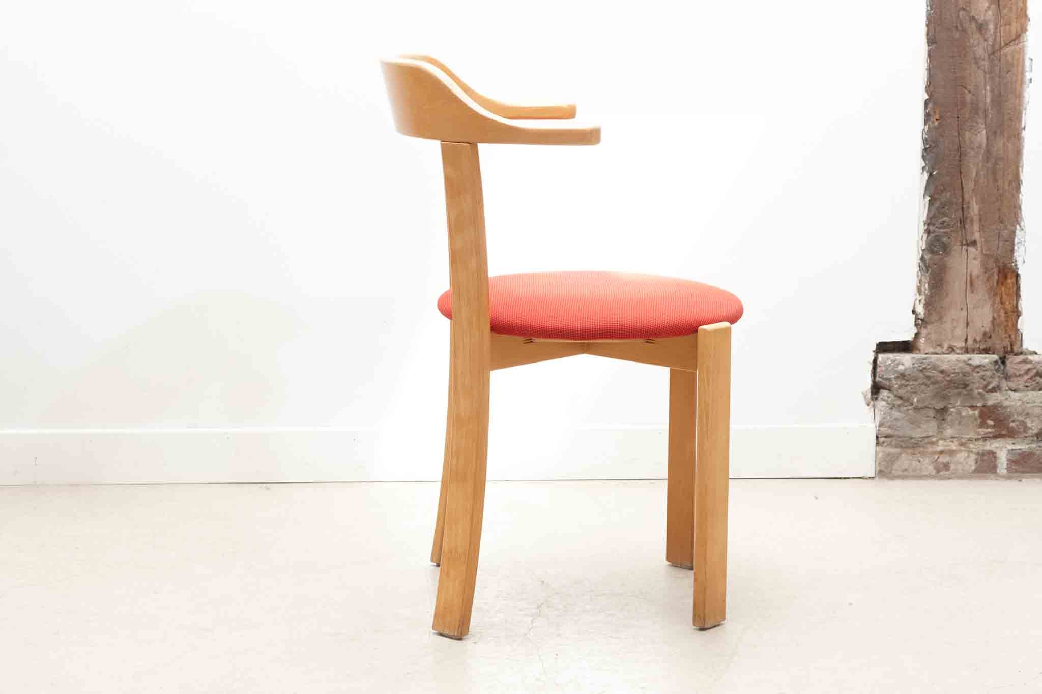 Chaise style Bruno Rey Horn tapissée rouge et hêtre Cartel de Belleville