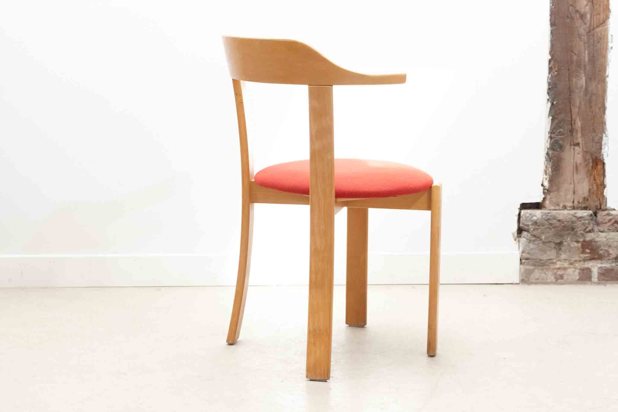 Chaise style Bruno Rey Horn tapissée rouge et hêtre Cartel de Belleville