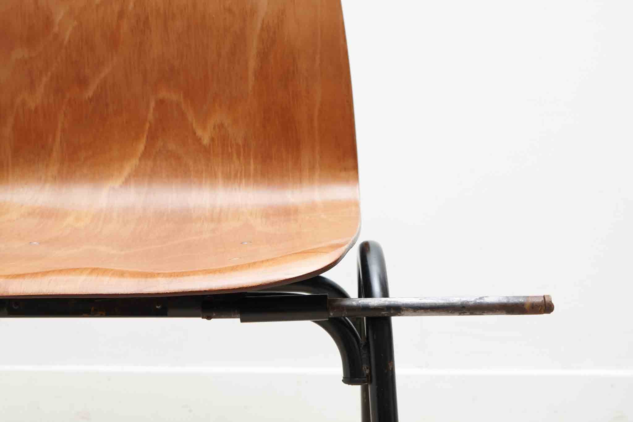 Chaise style Galvanitas S26 hêtre / noir Cartel de Belleville