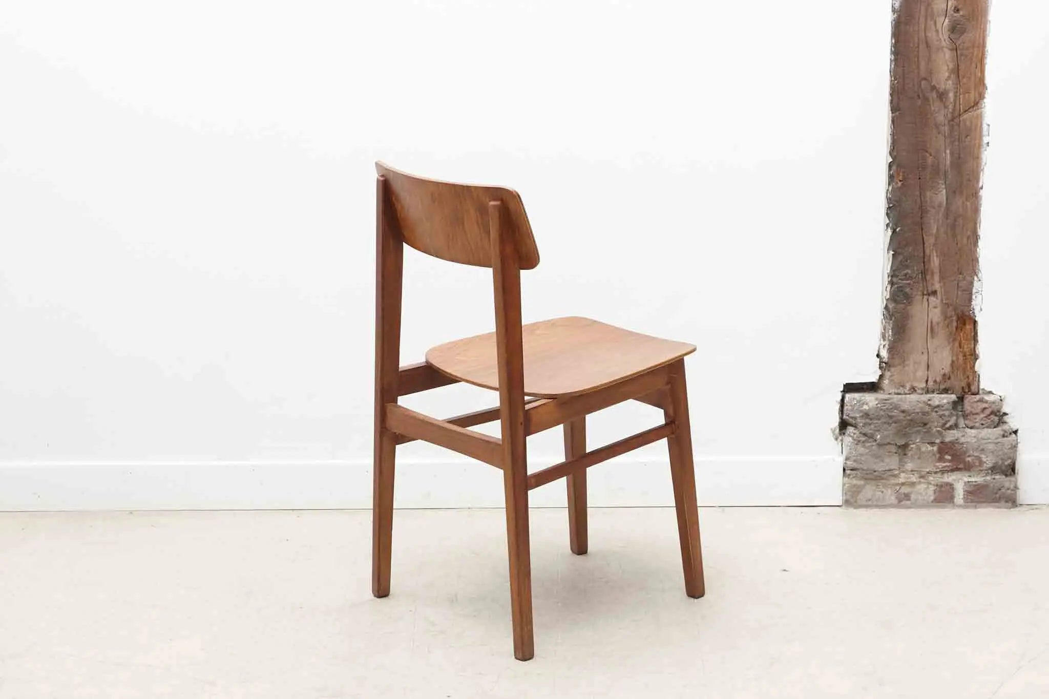Chaise scandinave style Gascoin Cartel de Belleville