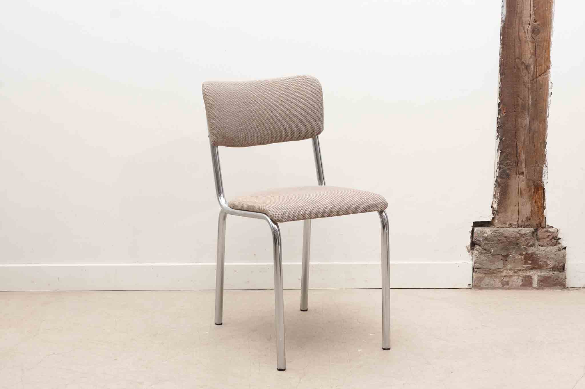 Chaise Tubax tapissée beige et chrome