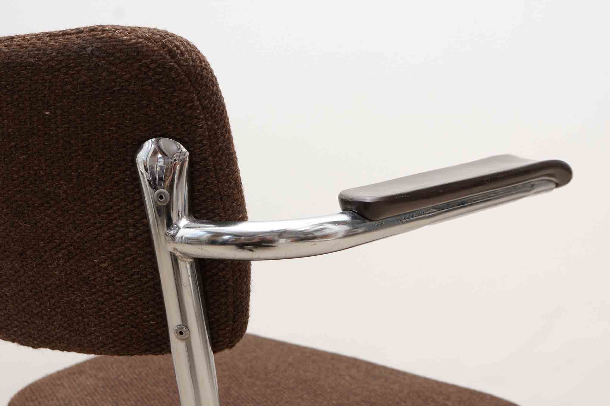 Chaise Tubax tapissée marron et chrome