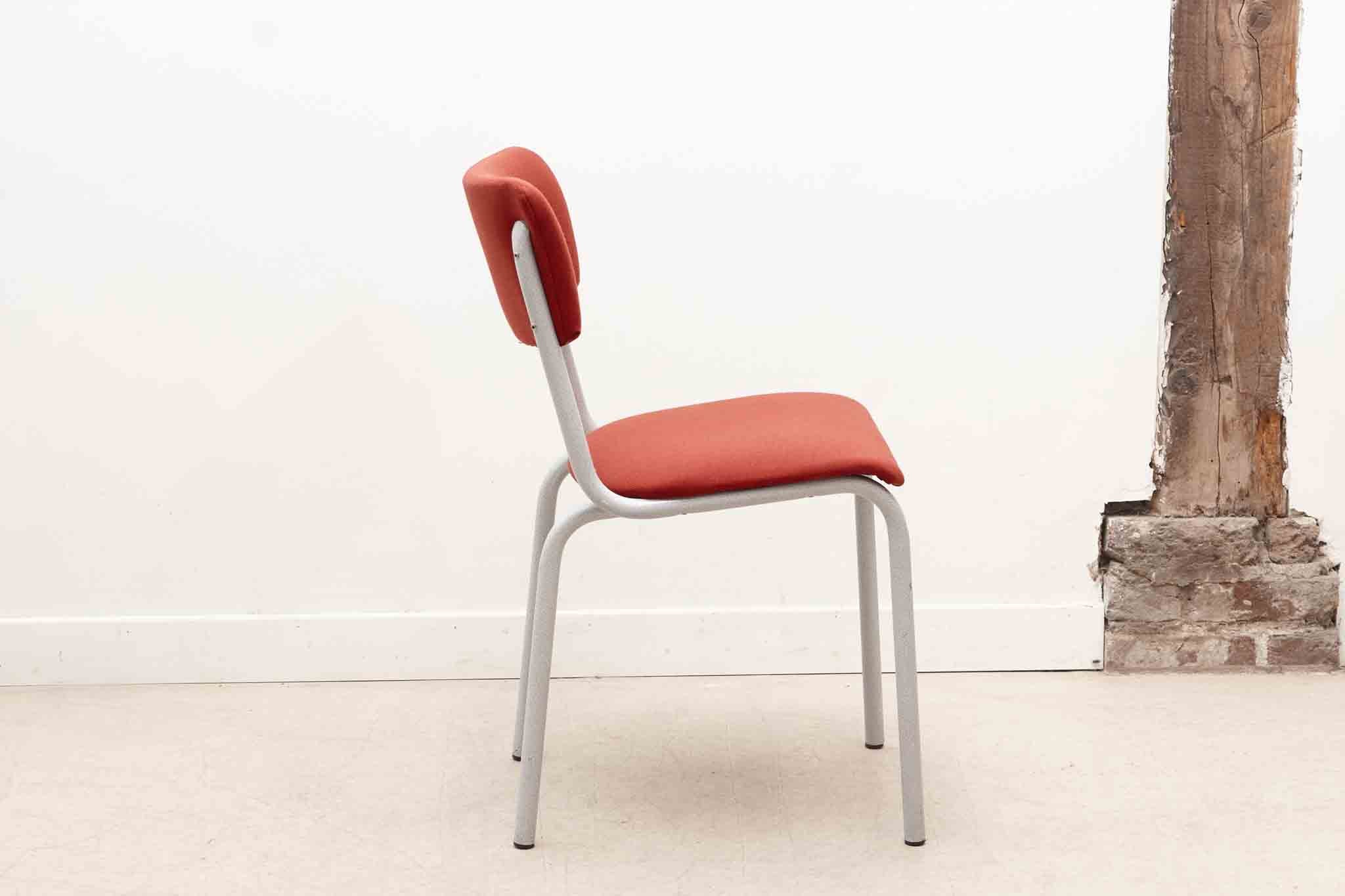 Chaise Tubax tapissée rouge et blanc Cartel de Belleville