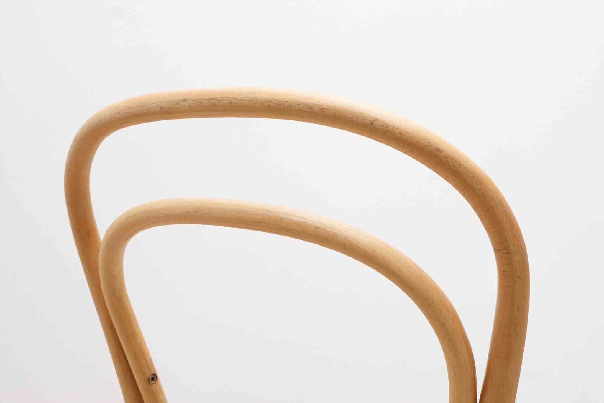 Chaise Thonet 214 tapissée Cartel de Belleville