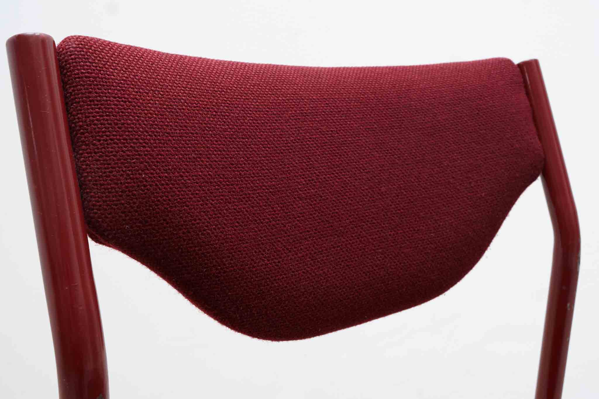 Chaise tapissée bordeaux