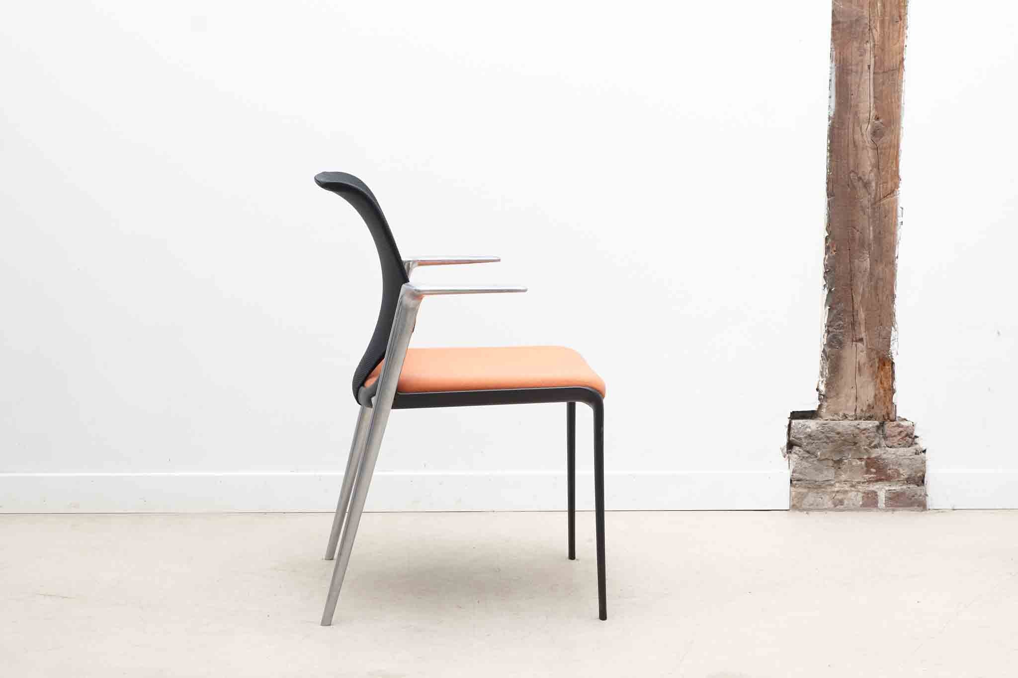 Chaise Vitra Medaslim par Alberto Meda orange / rouge et noir Cartel de Belleville