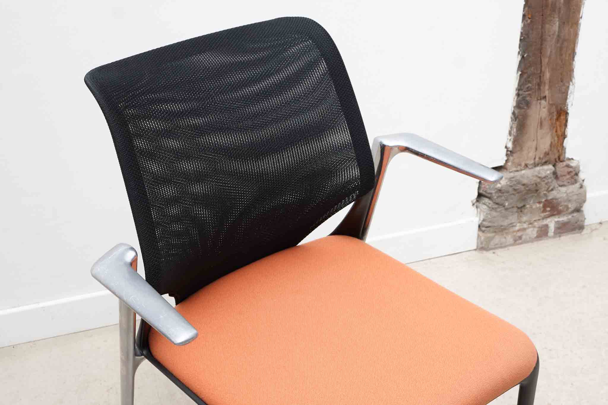 Chaise Vitra Medaslim par Alberto Meda orange / rouge et noir Cartel de Belleville