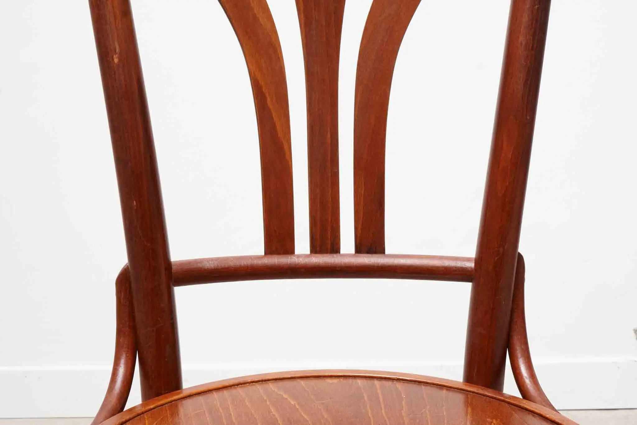 Chaise bistrot style Thonet acajou Cartel de Belleville