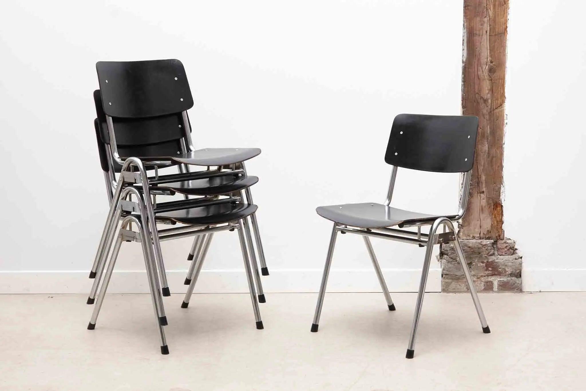 Chaise Eromes empilable noire / chrome Cartel de Belleville