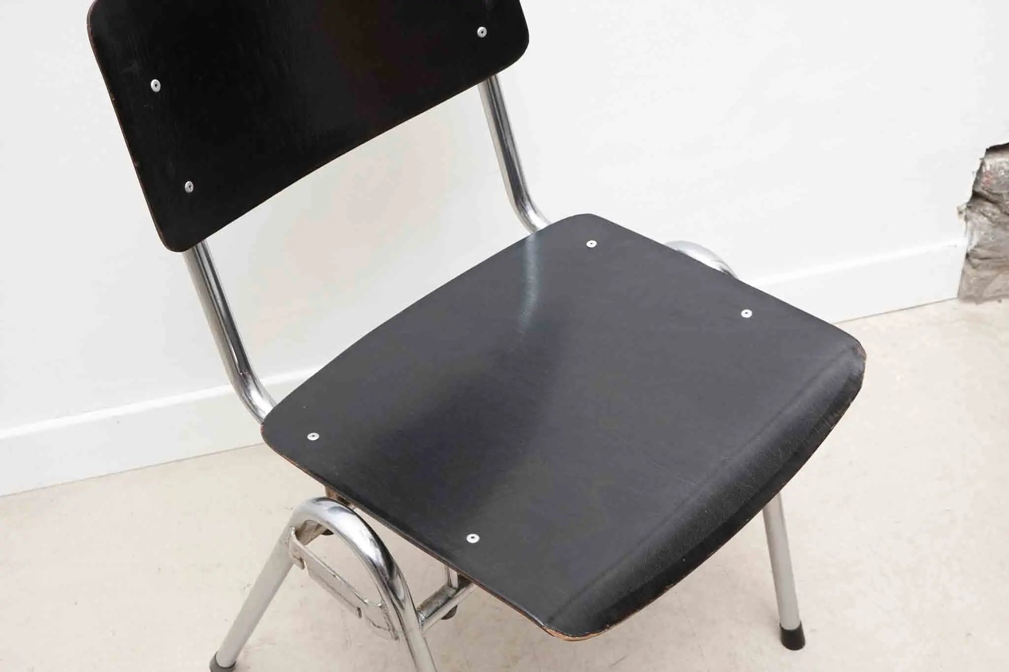 Chaise Eromes empilable noire / chrome Cartel de Belleville