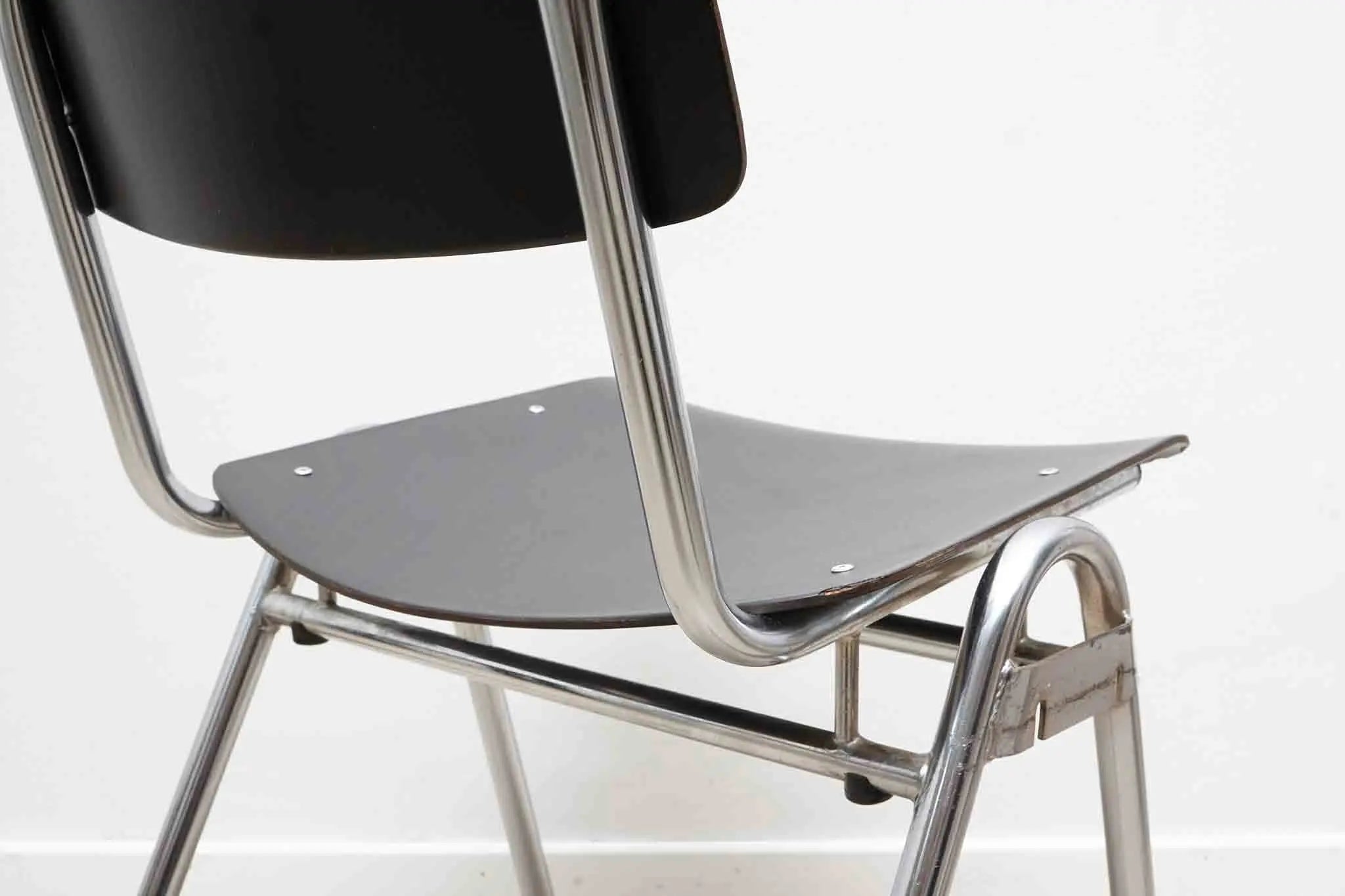 Chaise Eromes empilable noire / chrome Cartel de Belleville