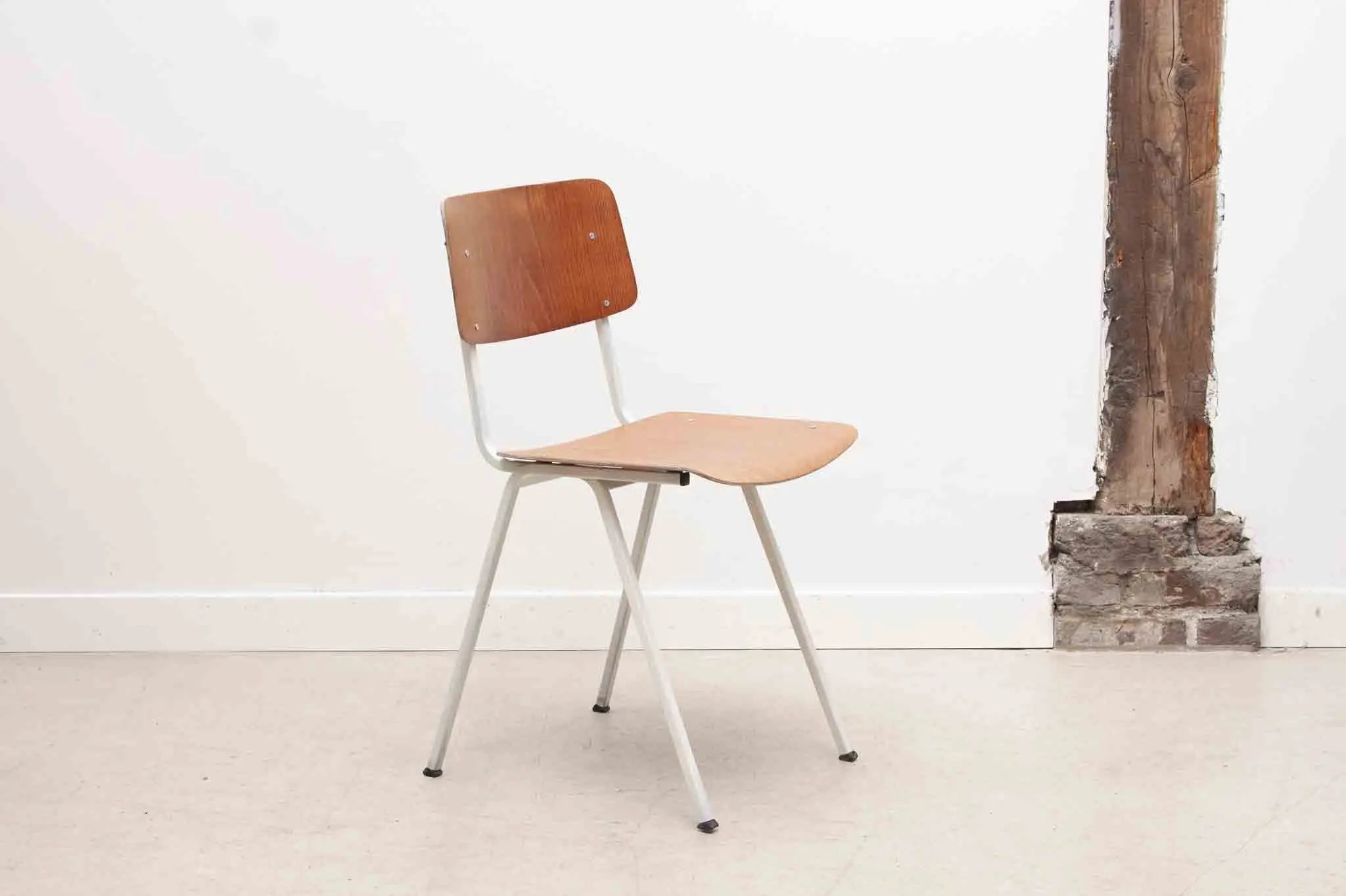 Chaise Eromes F6 chêne Cartel de Belleville
