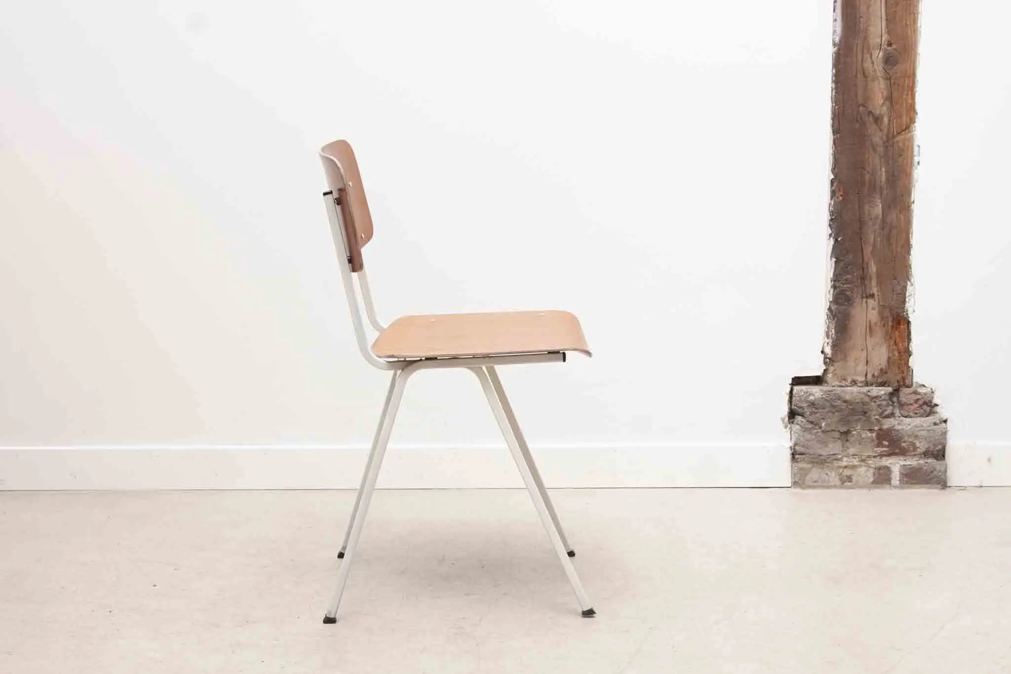 Chaise Eromes F6 chêne Cartel de Belleville