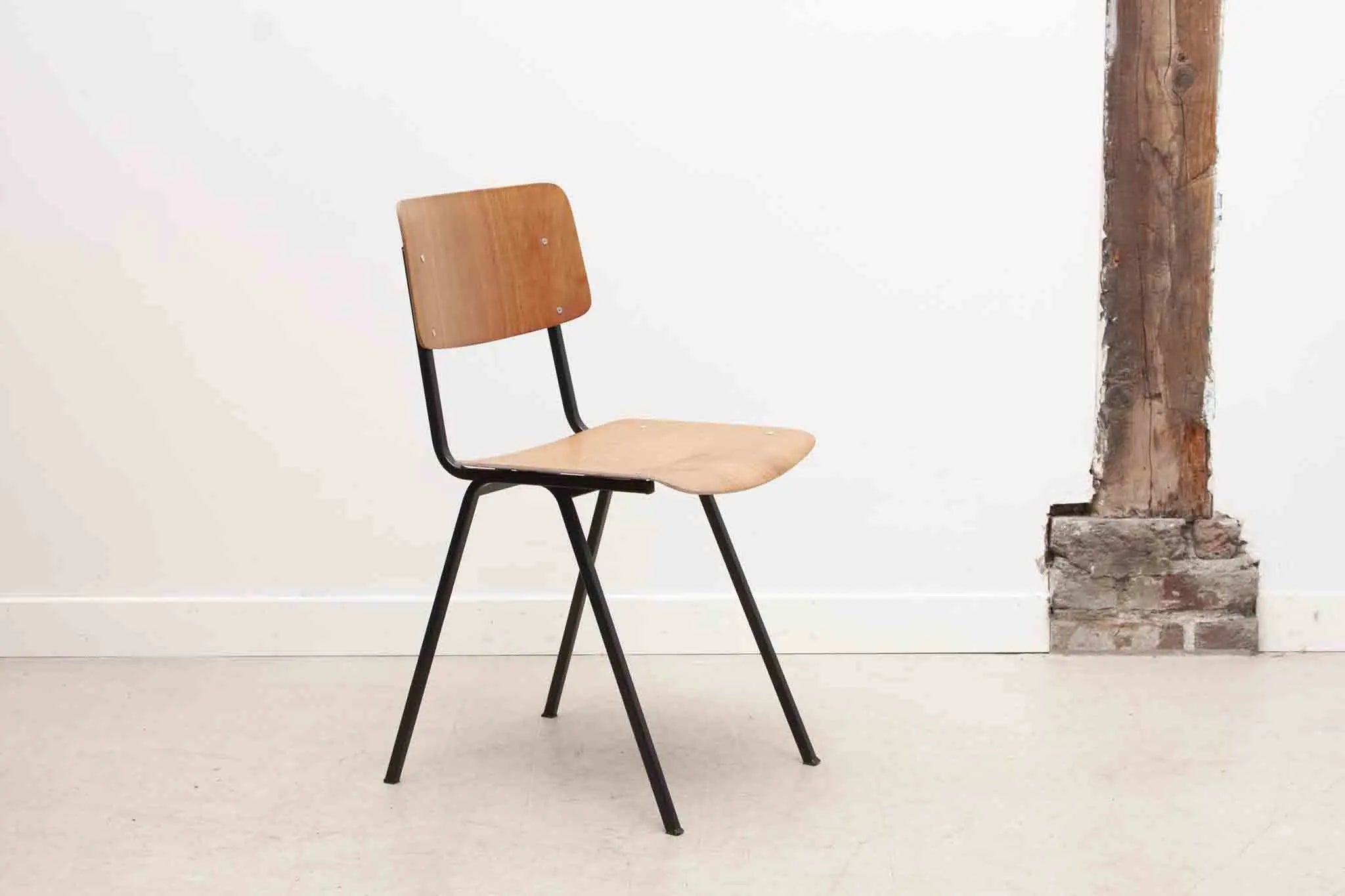 Chaise Eromes F6 chêne Cartel de Belleville