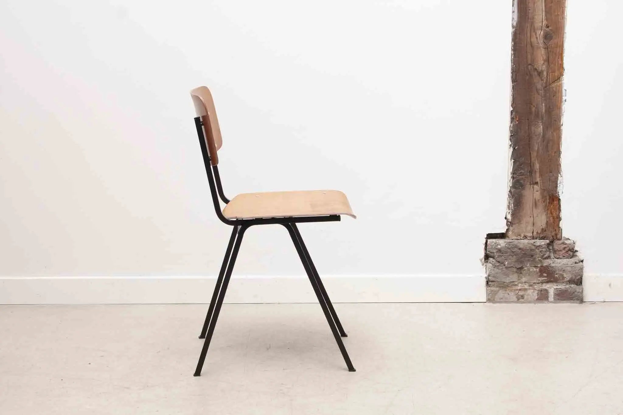 Chaise Eromes F6 chêne Cartel de Belleville