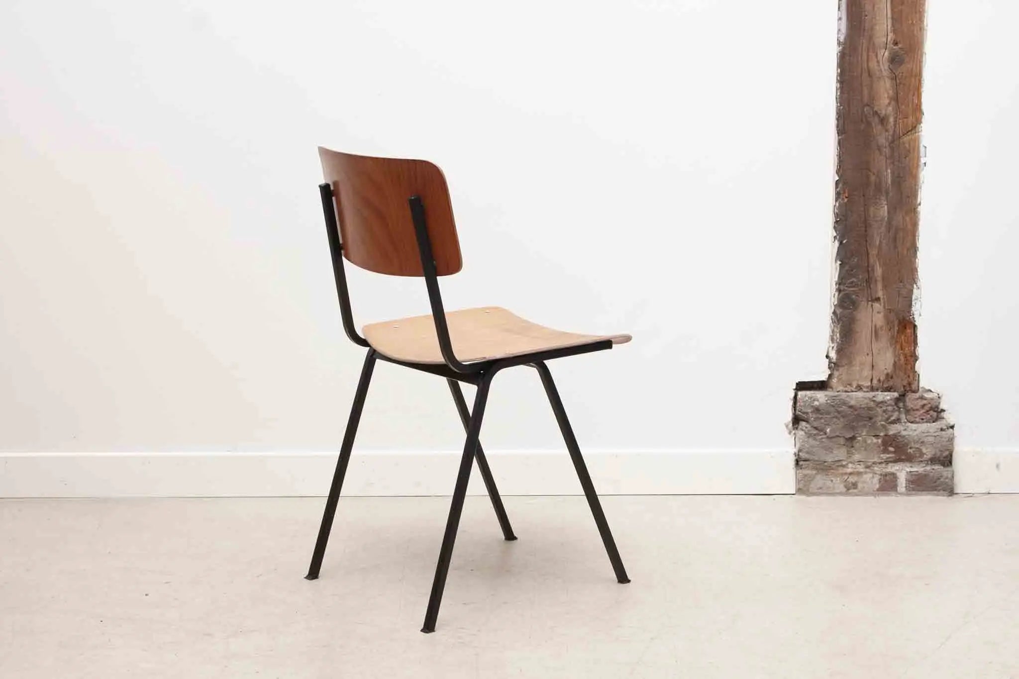 Chaise Eromes F6 chêne Cartel de Belleville