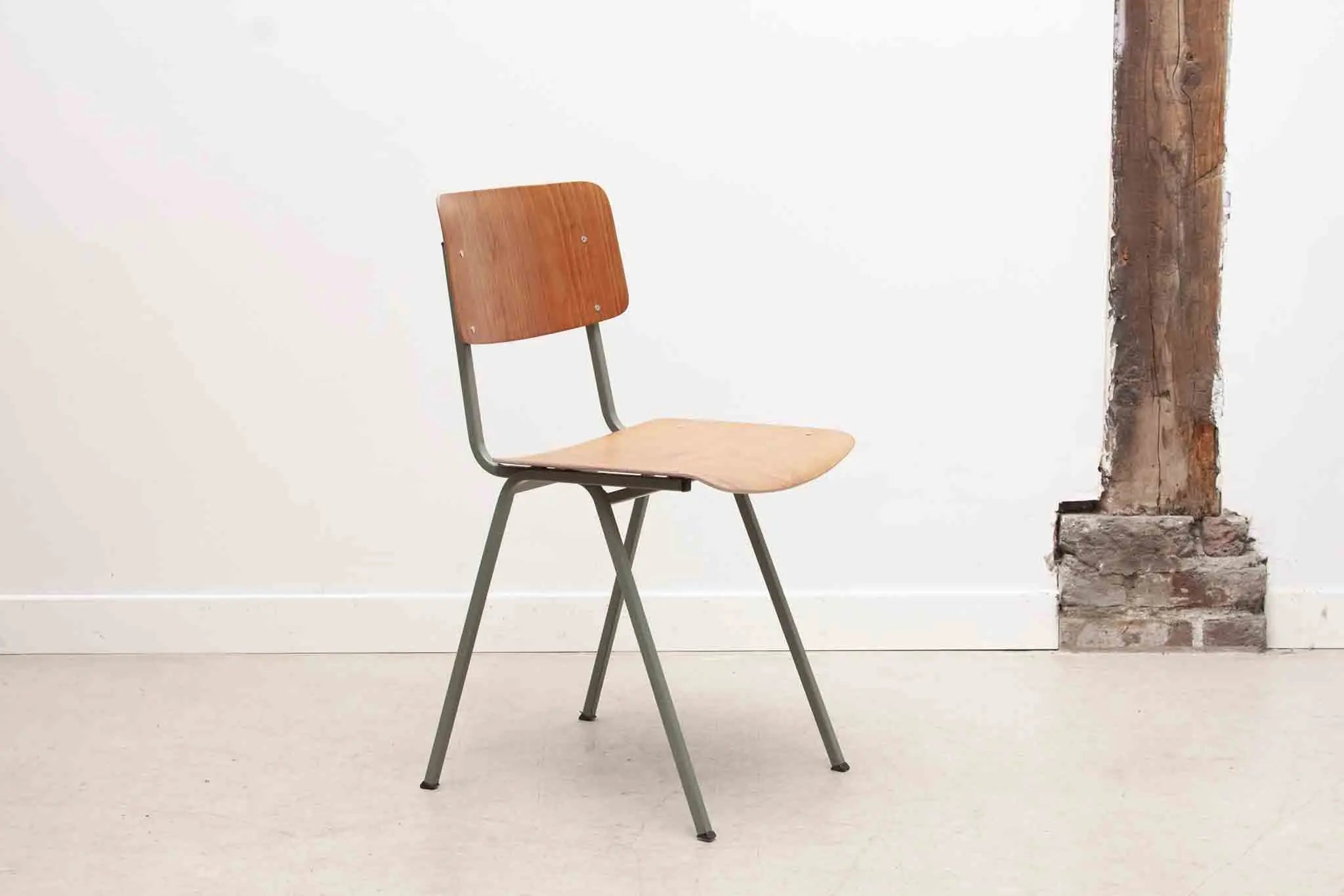 Chaise Eromes F6 chêne Cartel de Belleville