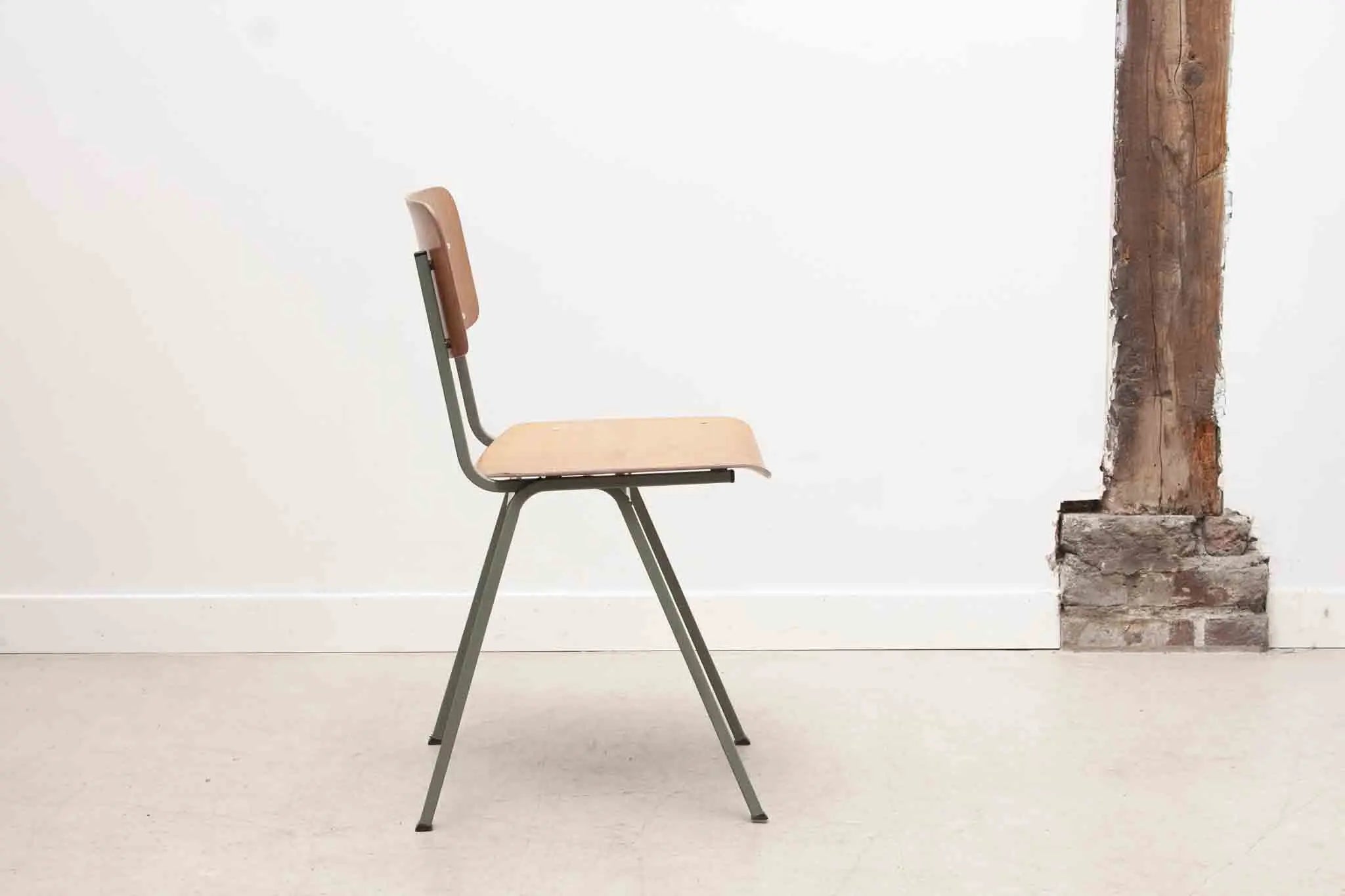 Chaise Eromes F6 chêne Cartel de Belleville