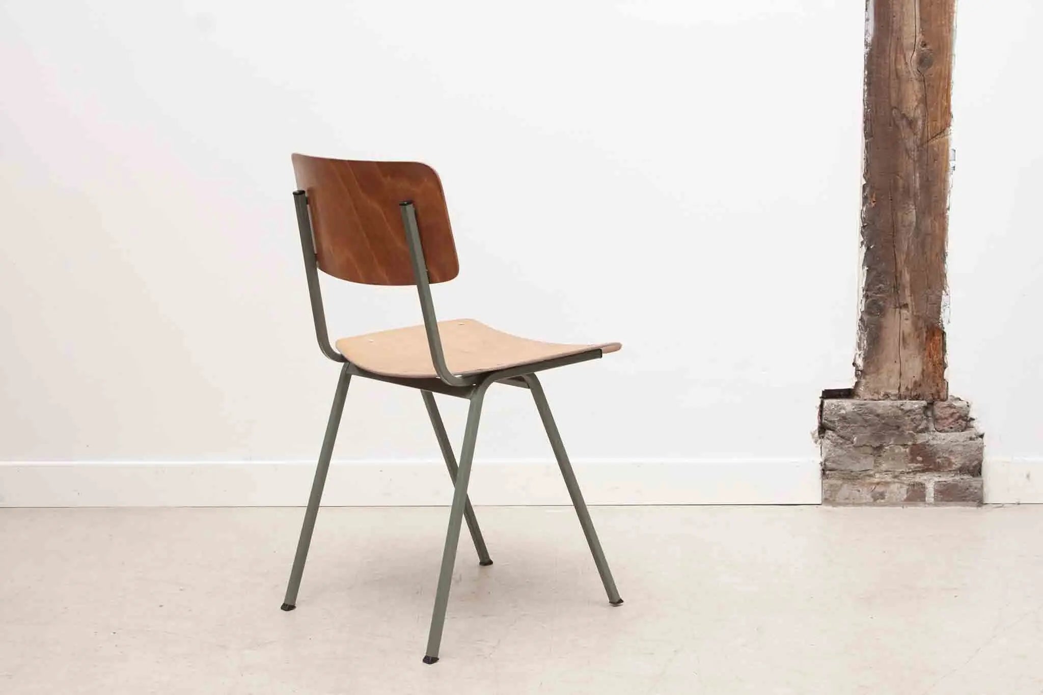 Chaise Eromes F6 chêne Cartel de Belleville