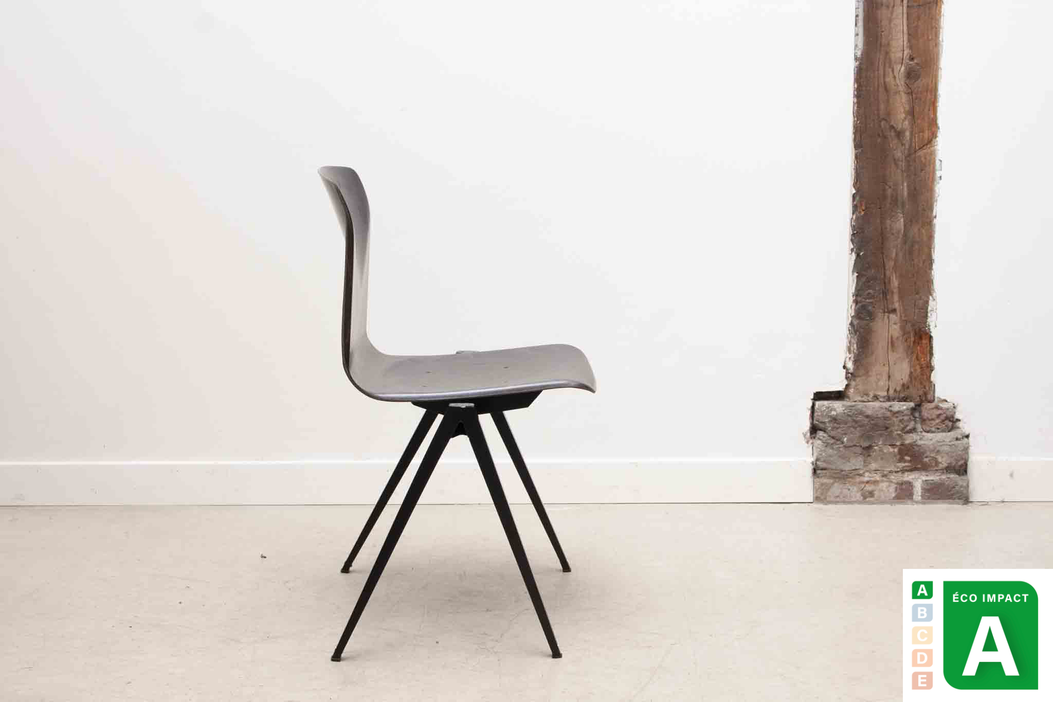 Chaise Galvanitas S22 ébène et noir Cartel de Belleville
