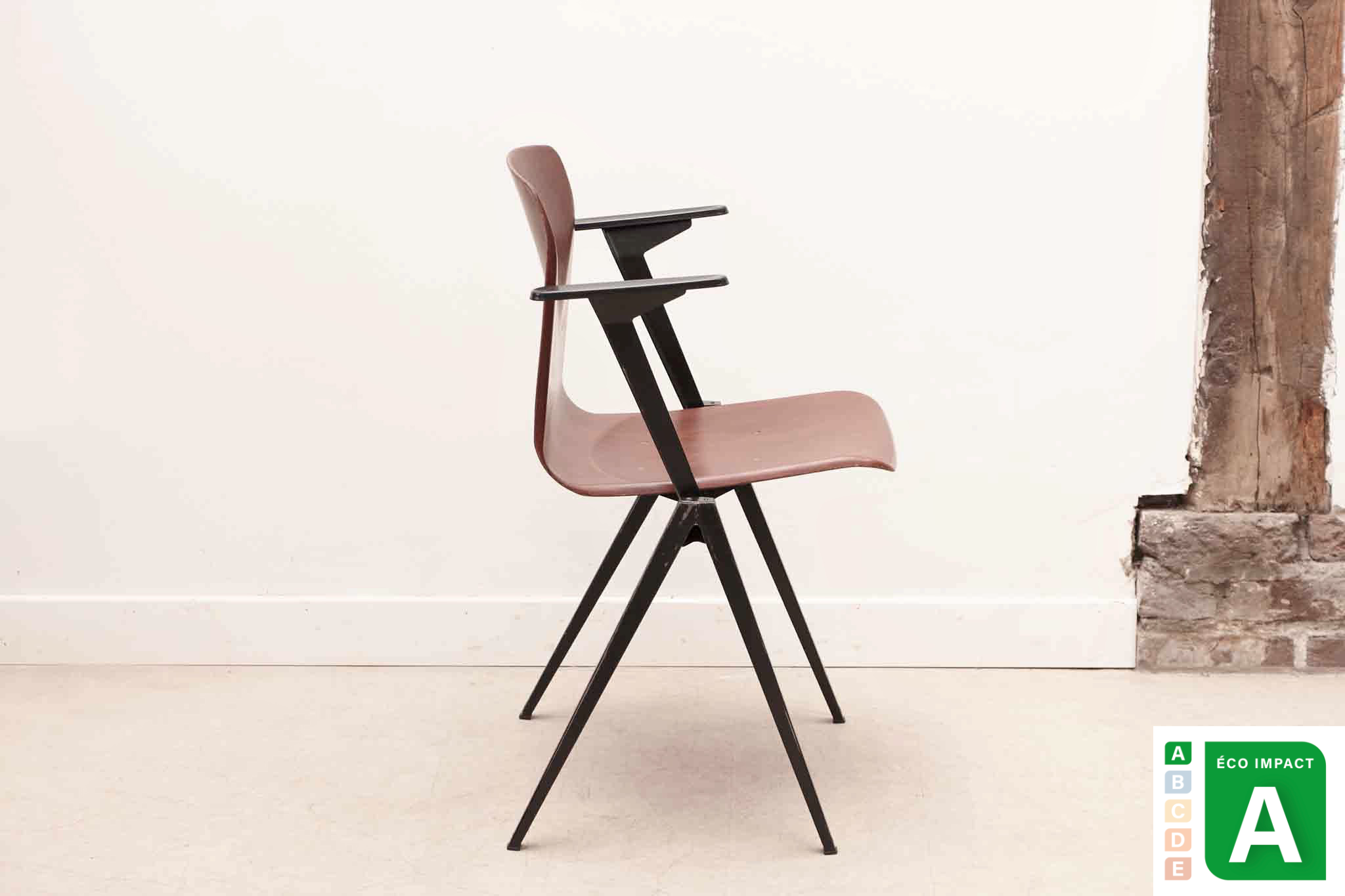 Chaise Galvanitas S22 accoudoirs acajou et noir